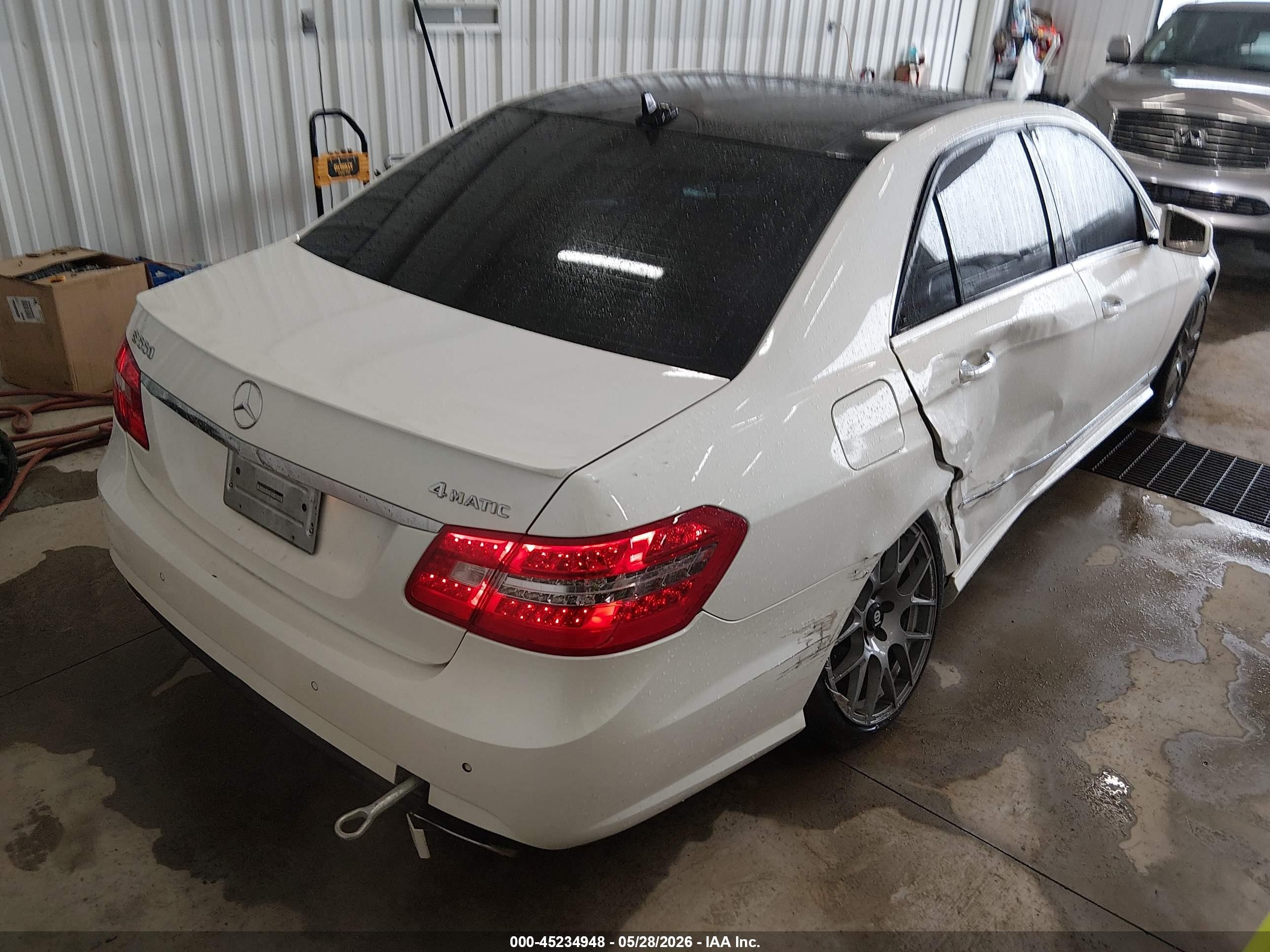 2011 Mercedes-benz E 550 4matic Белый vin: WDDHF9AB7BA502318
