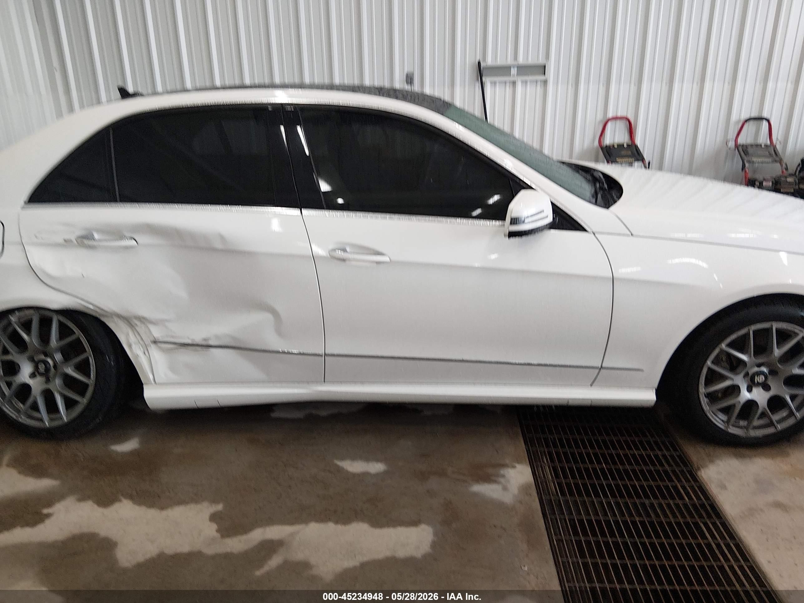 2011 Mercedes-benz E 550 4matic Белый vin: WDDHF9AB7BA502318