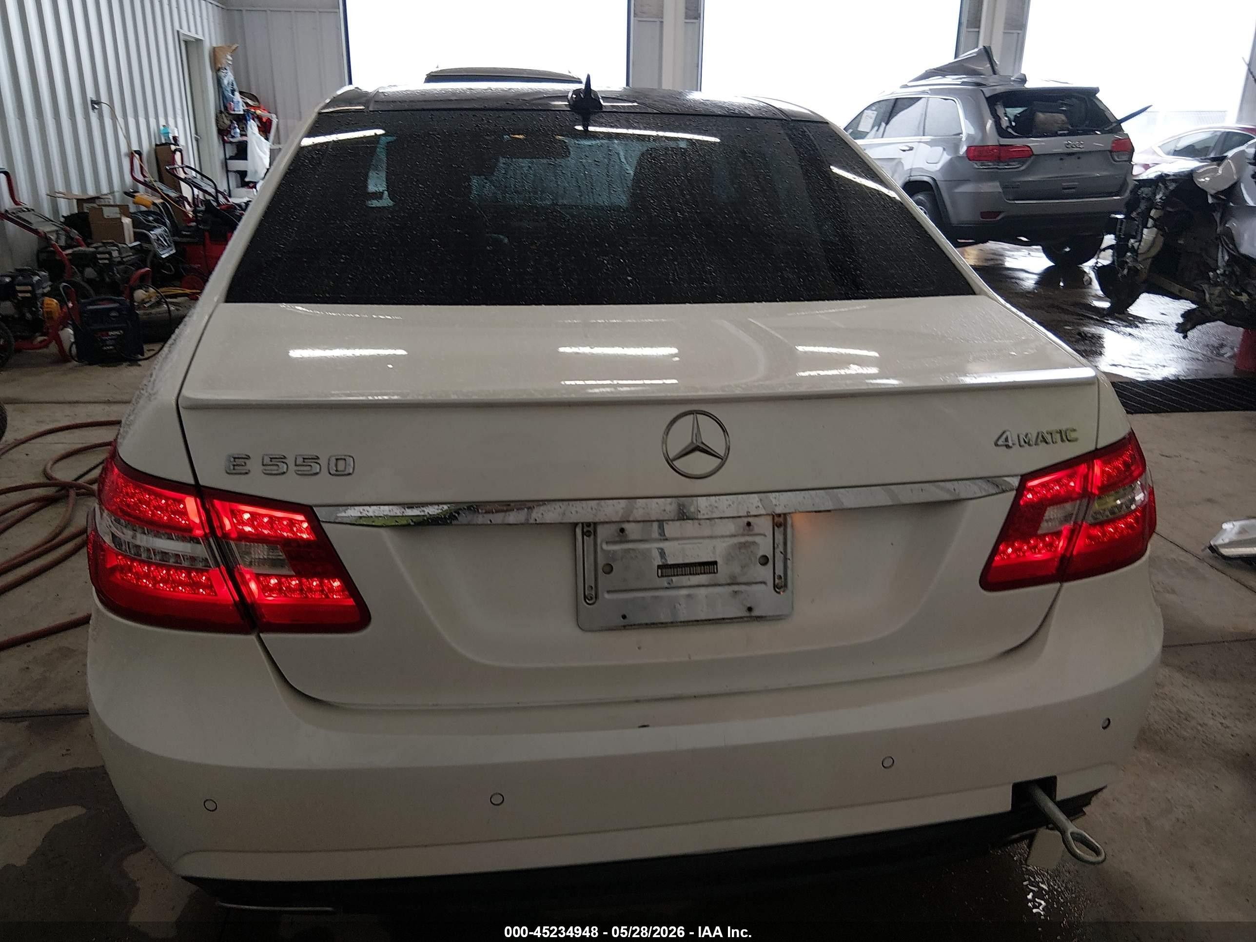 2011 Mercedes-benz E 550 4matic Белый vin: WDDHF9AB7BA502318