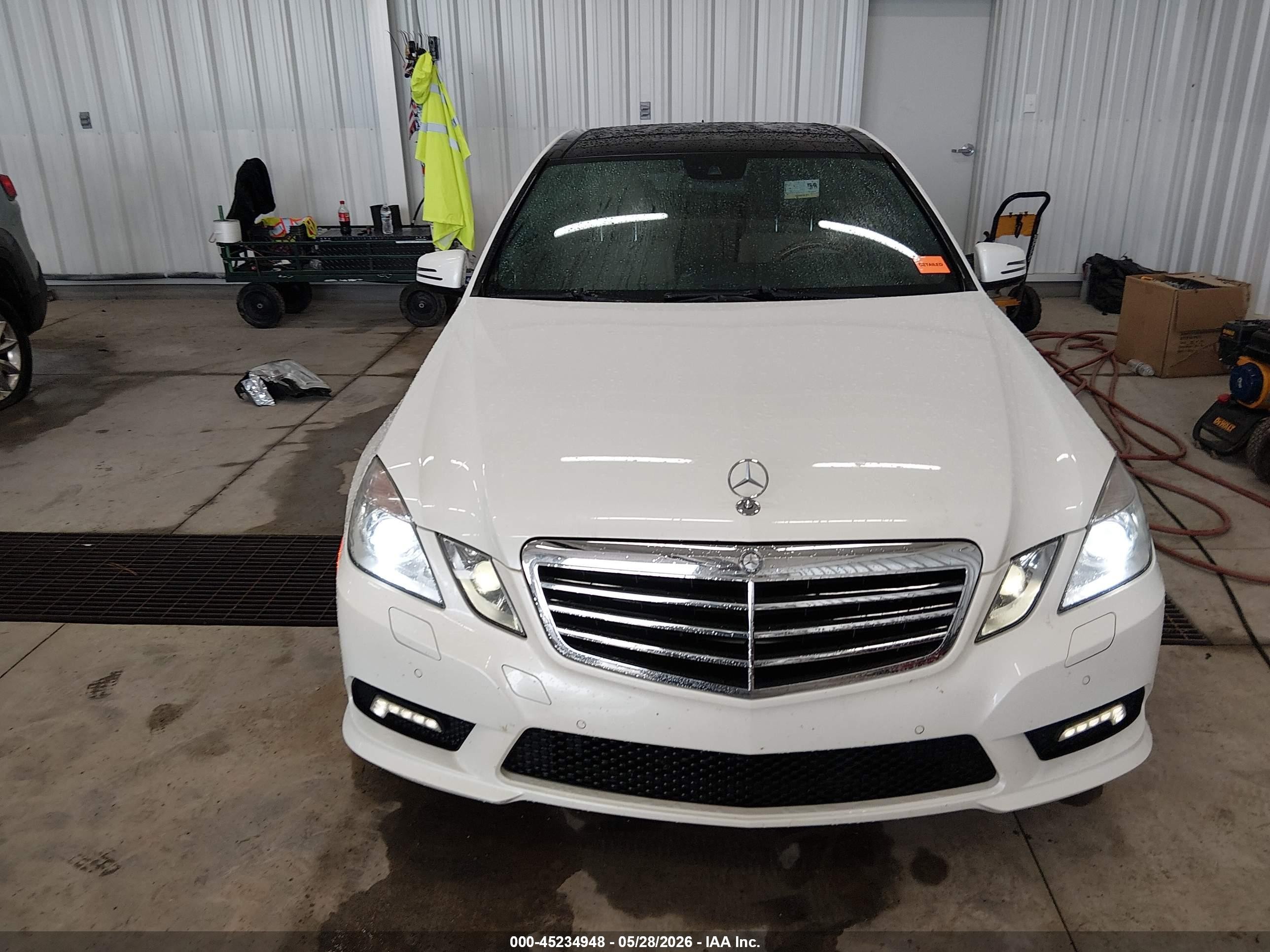 2011 Mercedes-benz E 550 4matic Белый vin: WDDHF9AB7BA502318