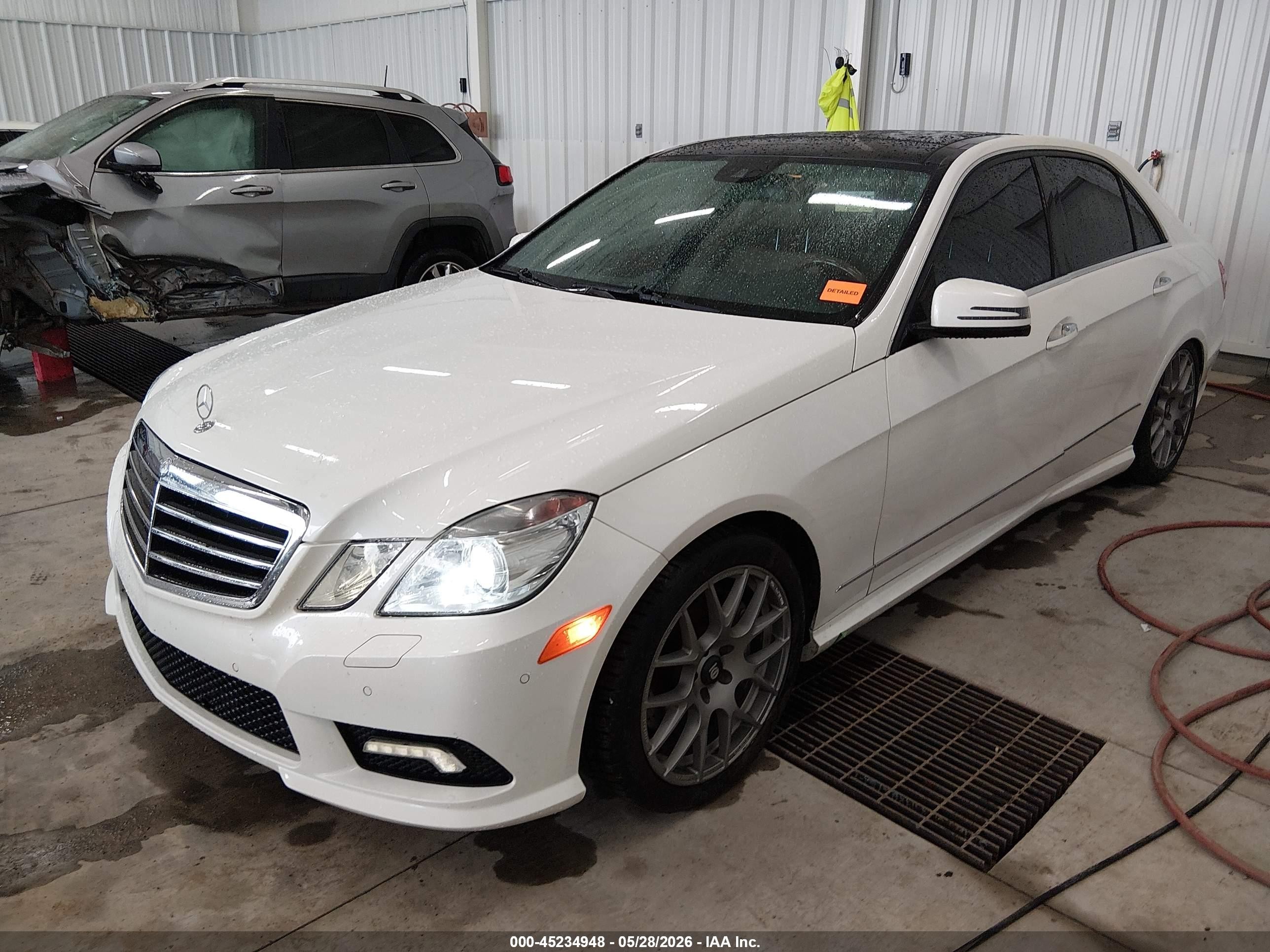 2011 Mercedes-benz E 550 4matic Белый vin: WDDHF9AB7BA502318
