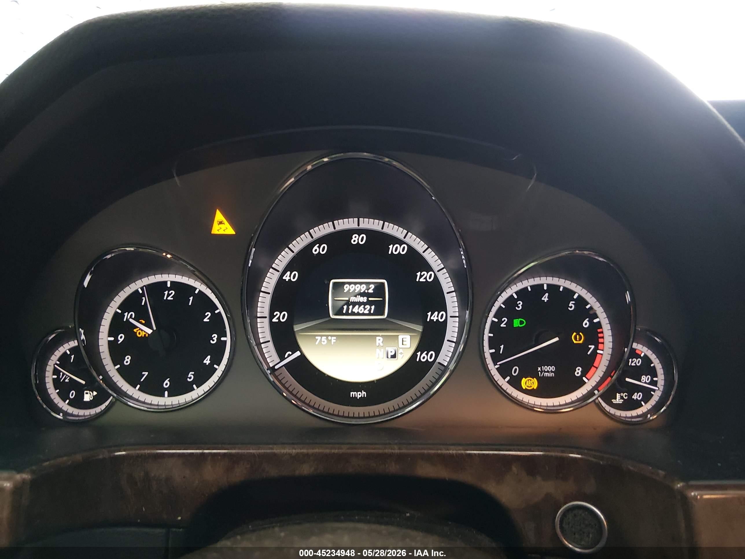 2011 Mercedes-benz E 550 4matic Белый vin: WDDHF9AB7BA502318