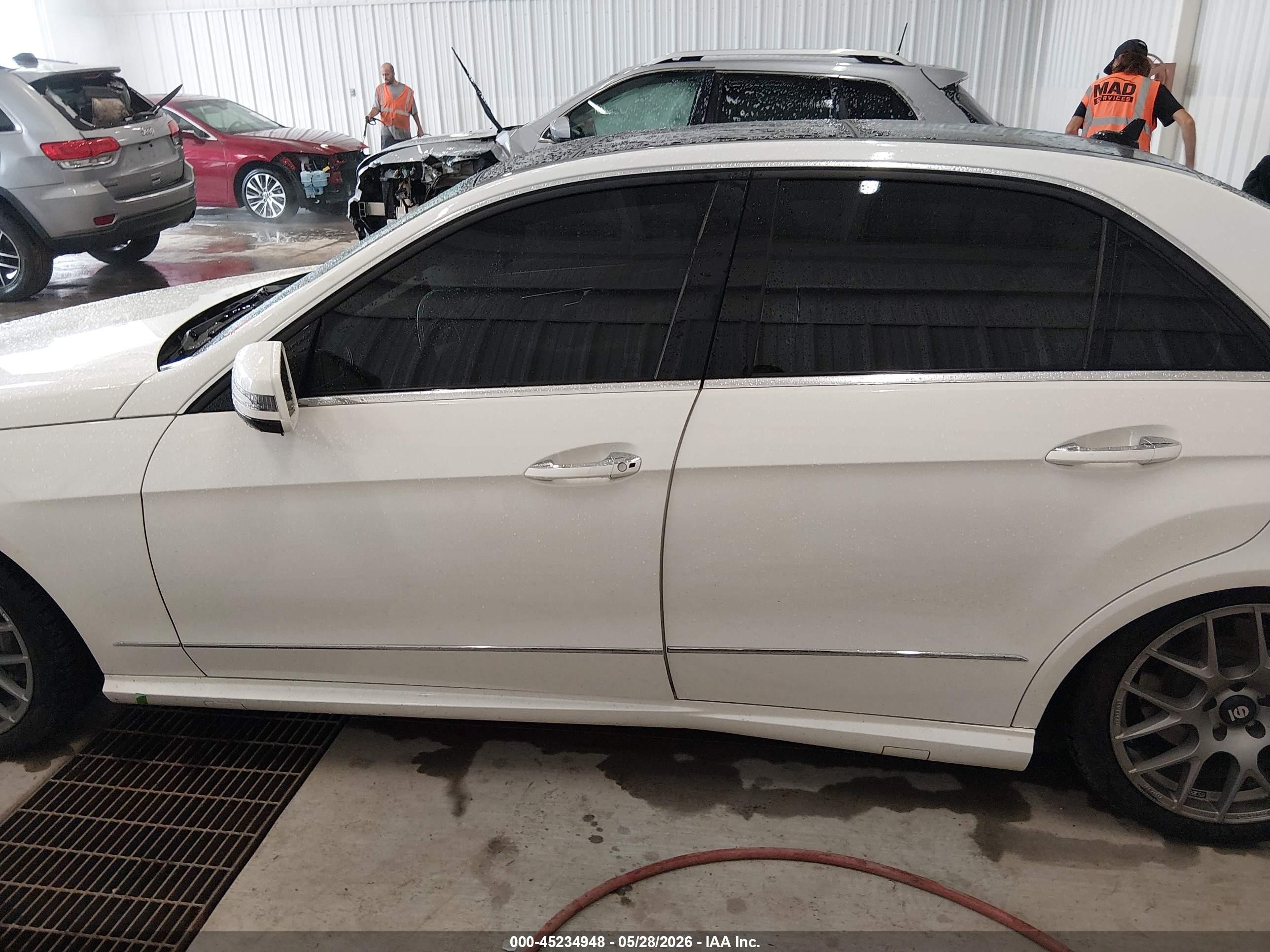 2011 Mercedes-benz E 550 4matic Белый vin: WDDHF9AB7BA502318