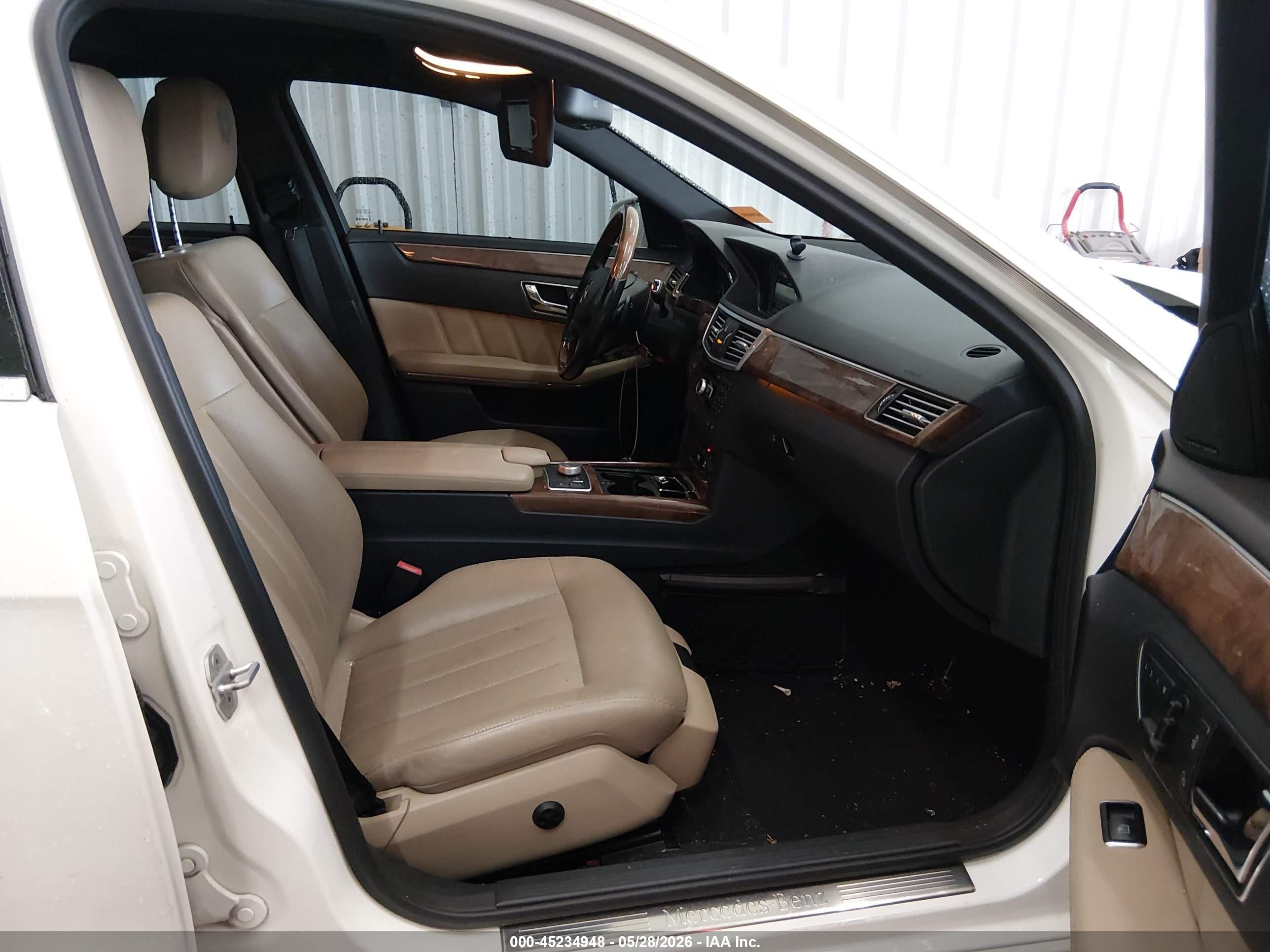 2011 Mercedes-benz E 550 4matic Белый vin: WDDHF9AB7BA502318