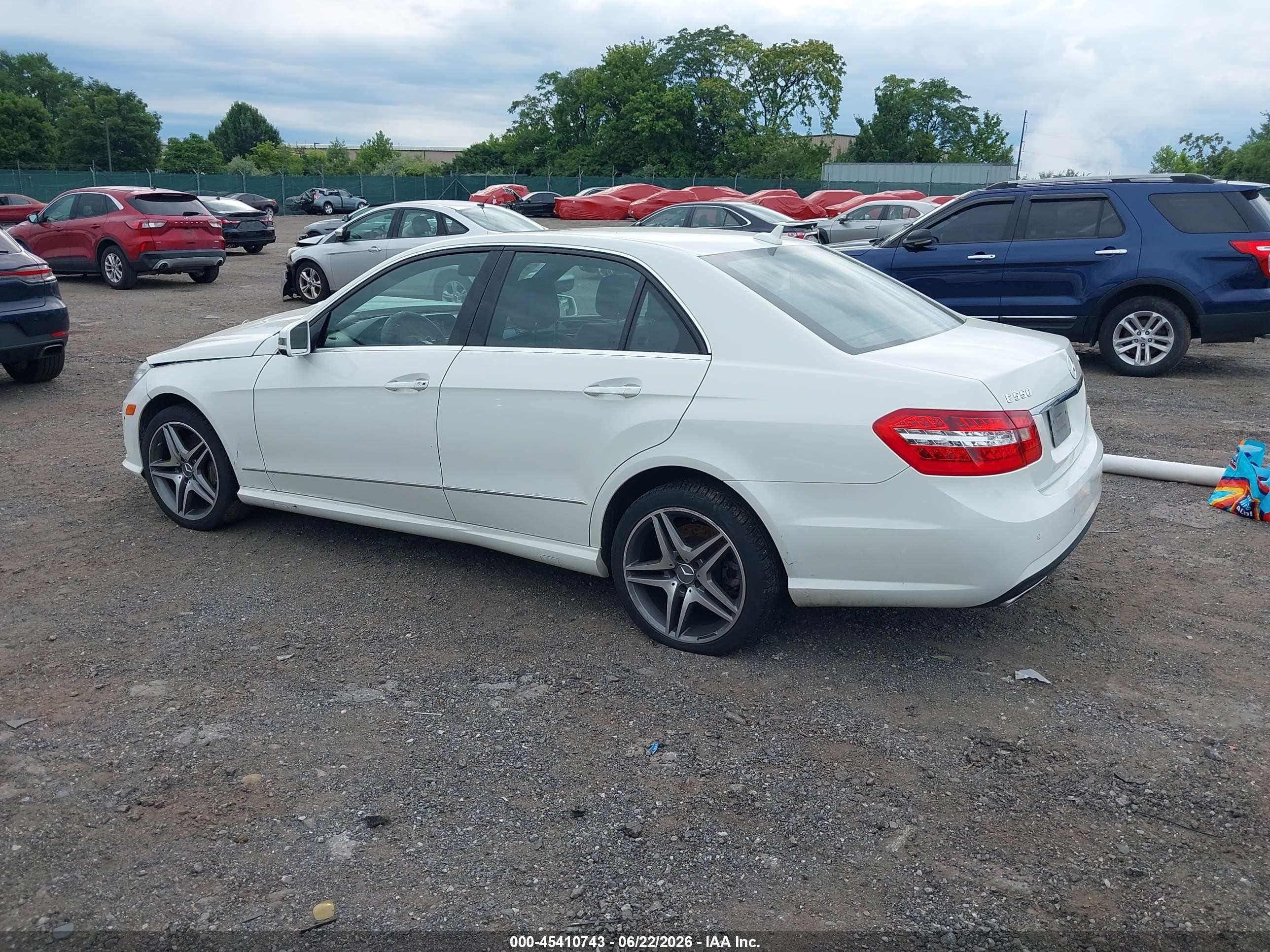 2011 Mercedes-benz E 550 4matic White vin: WDDHF9AB9BA440842