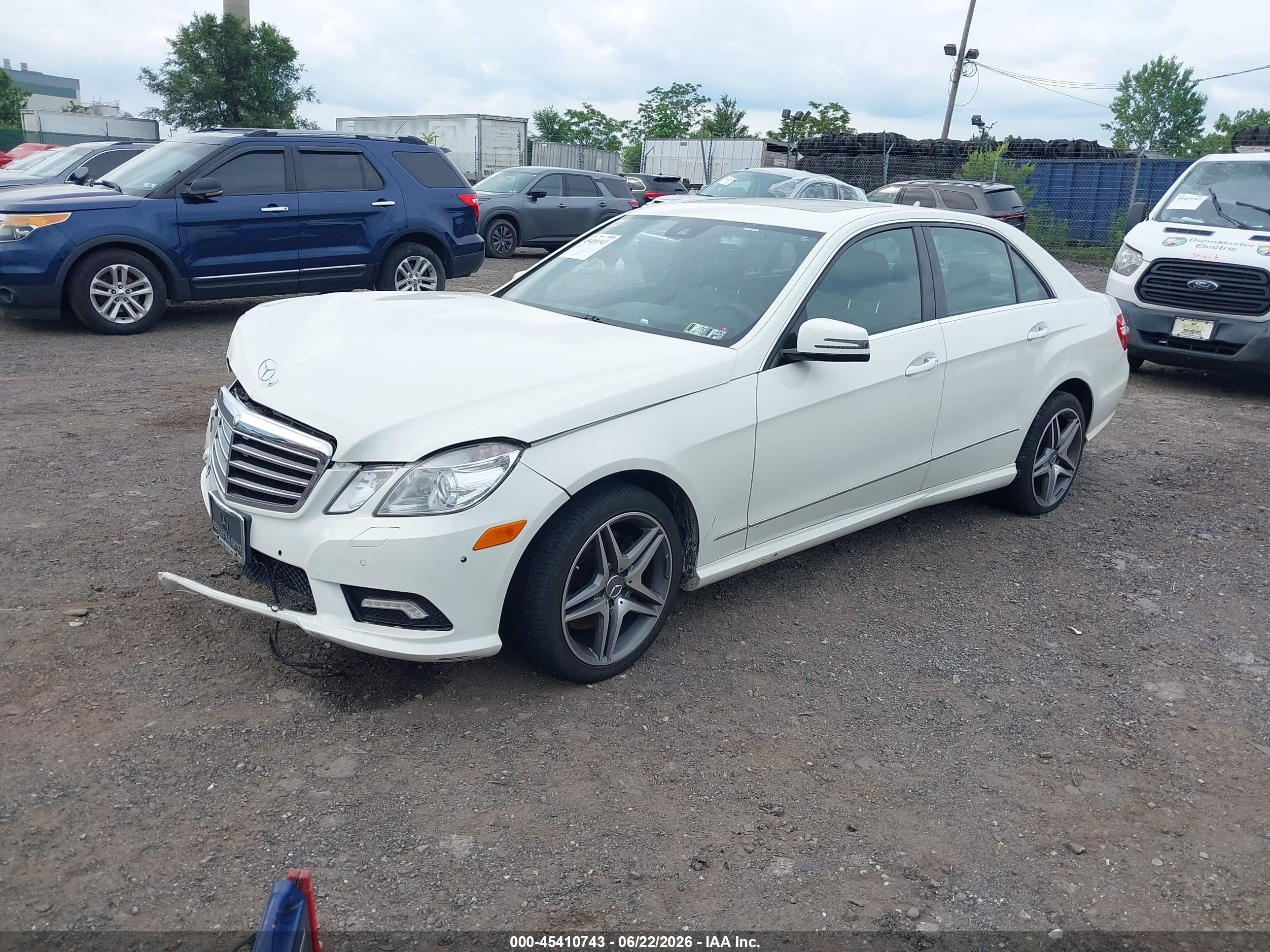 2011 Mercedes-benz E 550 4matic White vin: WDDHF9AB9BA440842