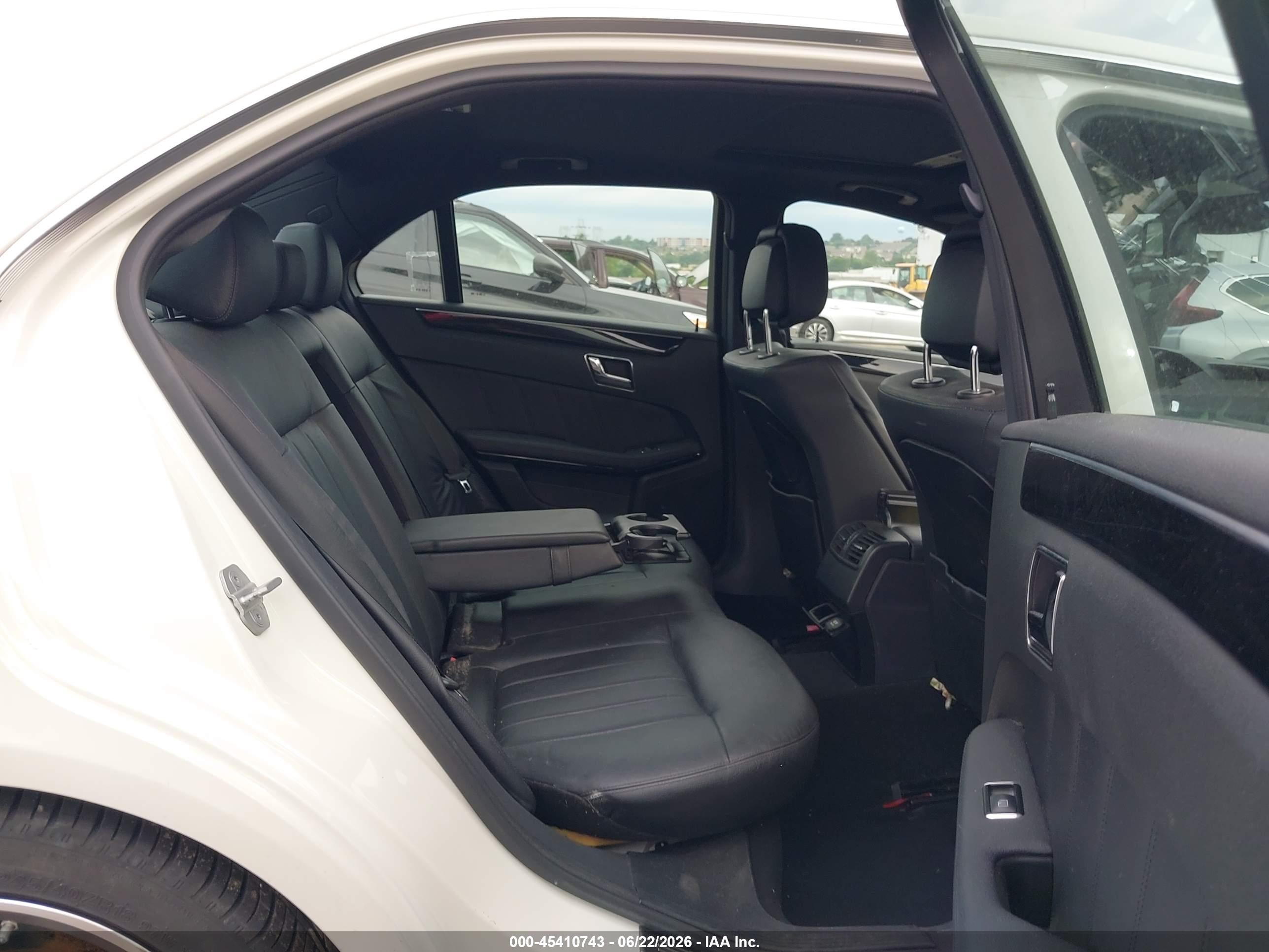 2011 Mercedes-benz E 550 4matic White vin: WDDHF9AB9BA440842
