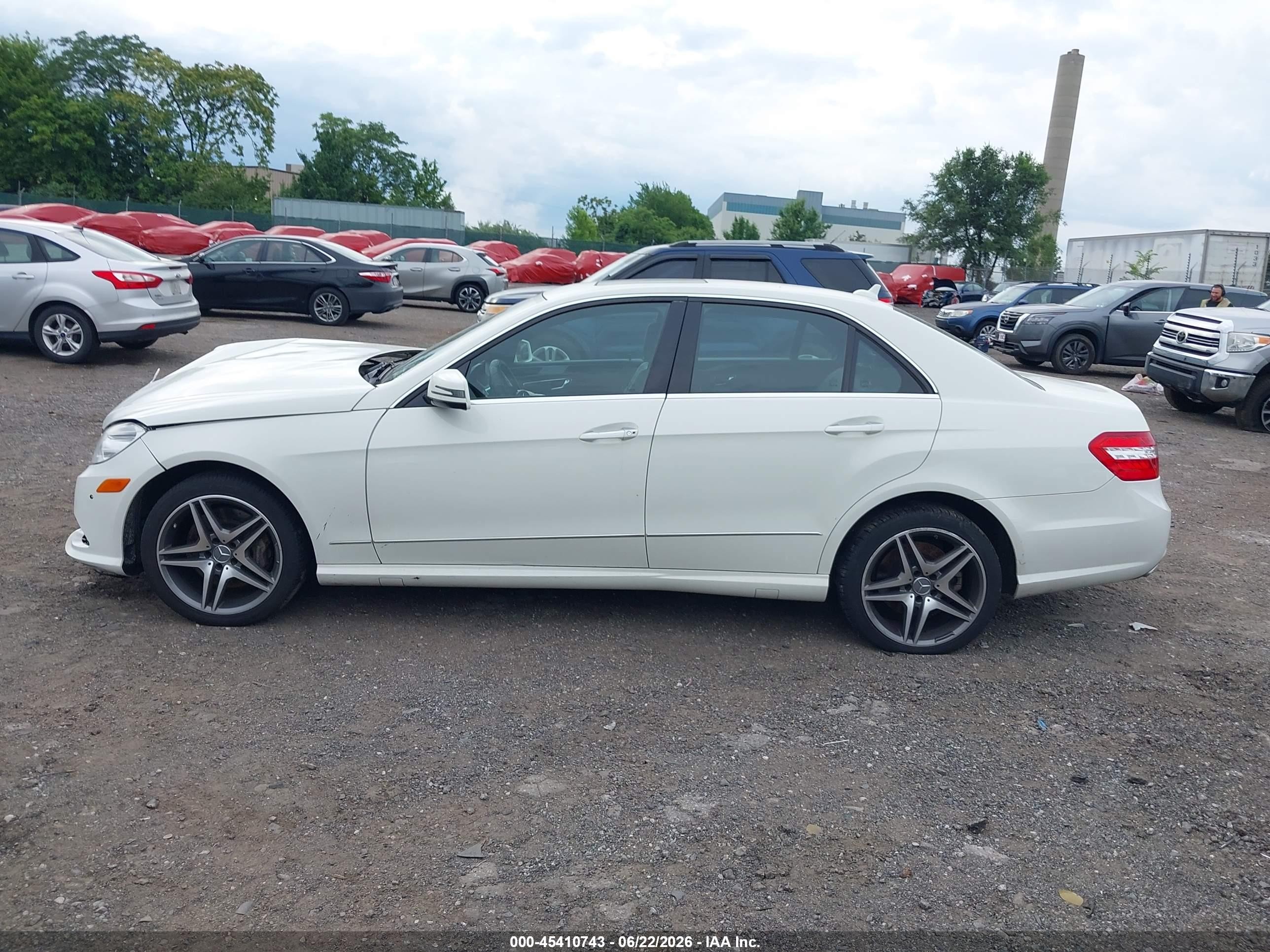 2011 Mercedes-benz E 550 4matic White vin: WDDHF9AB9BA440842