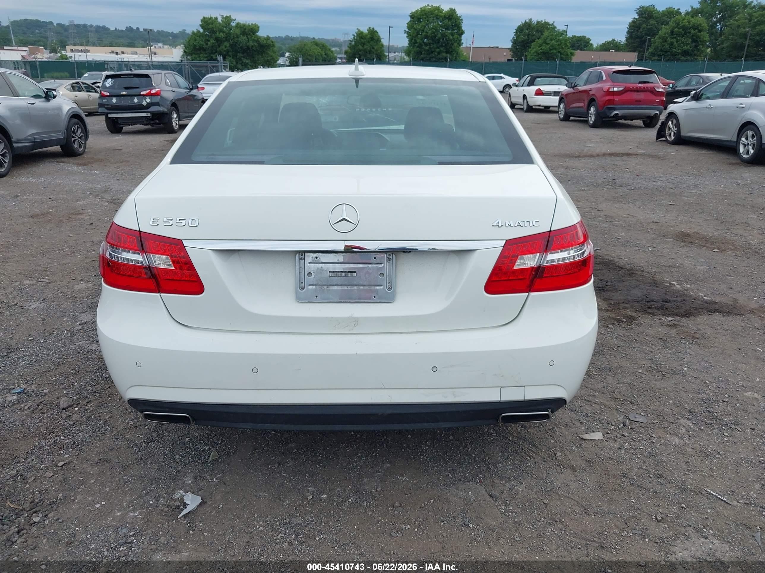 2011 Mercedes-benz E 550 4matic White vin: WDDHF9AB9BA440842