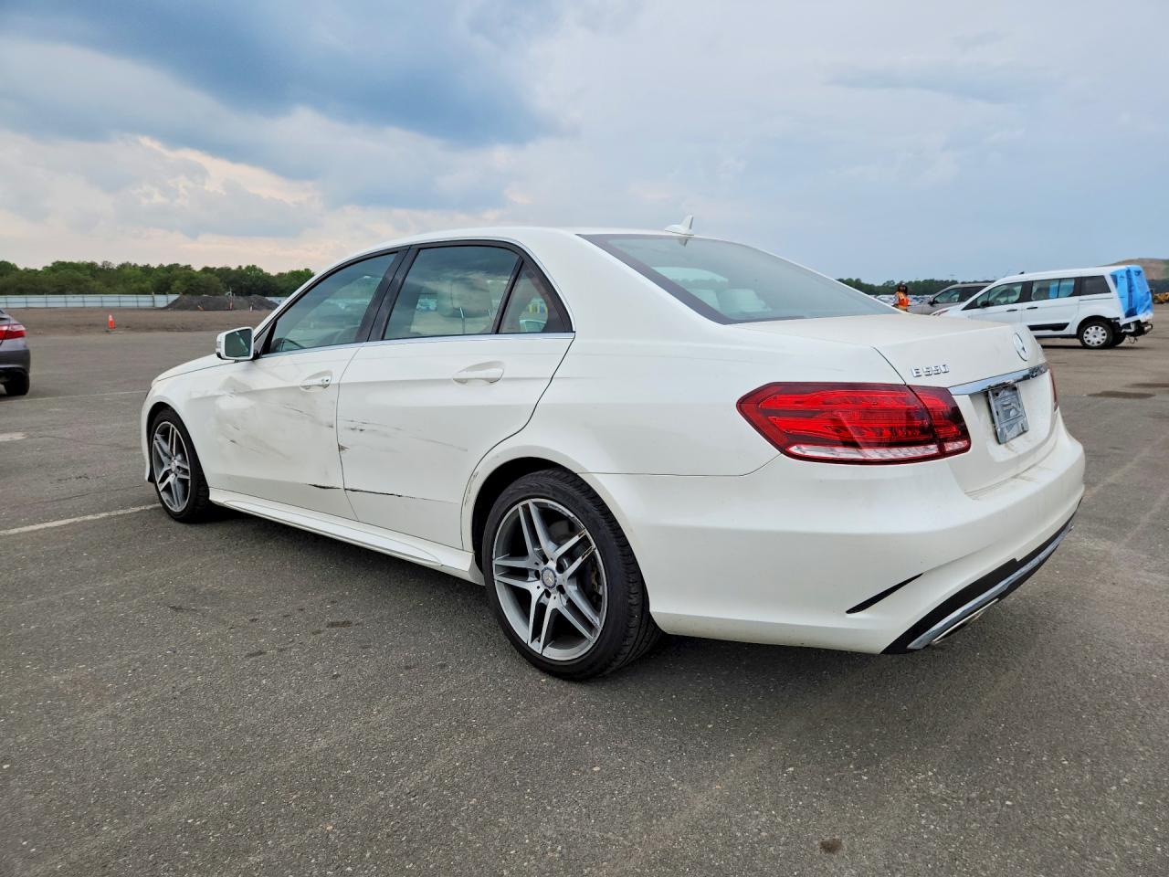 2014 Mercedes-benz E 550 4matic Белый vin: WDDHF9BB4EB000041