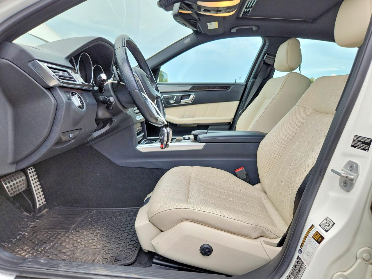 2014 Mercedes-benz E 550 4matic Белый vin: WDDHF9BB4EB000041