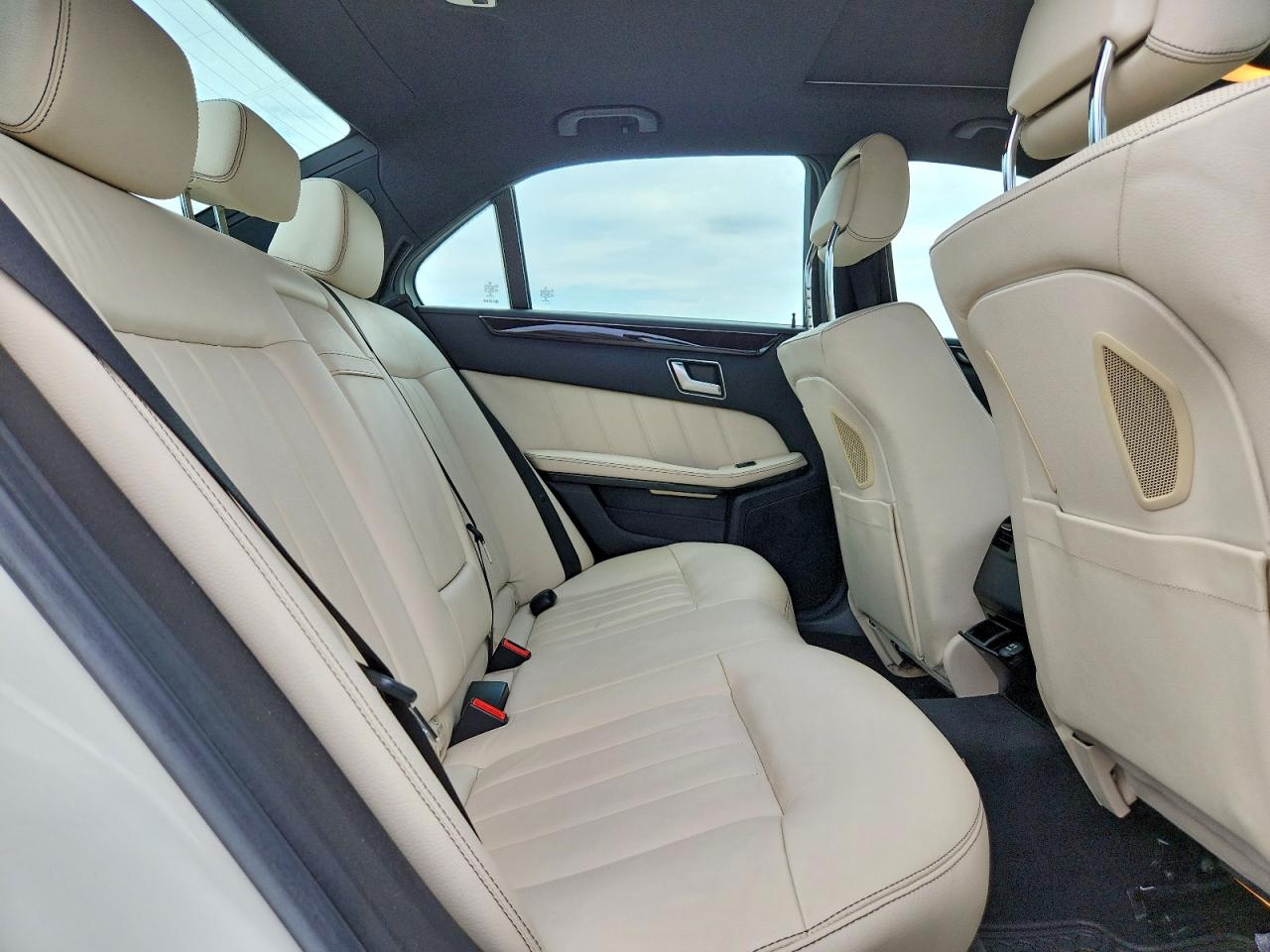 2014 Mercedes-benz E 550 4matic Белый vin: WDDHF9BB4EB000041