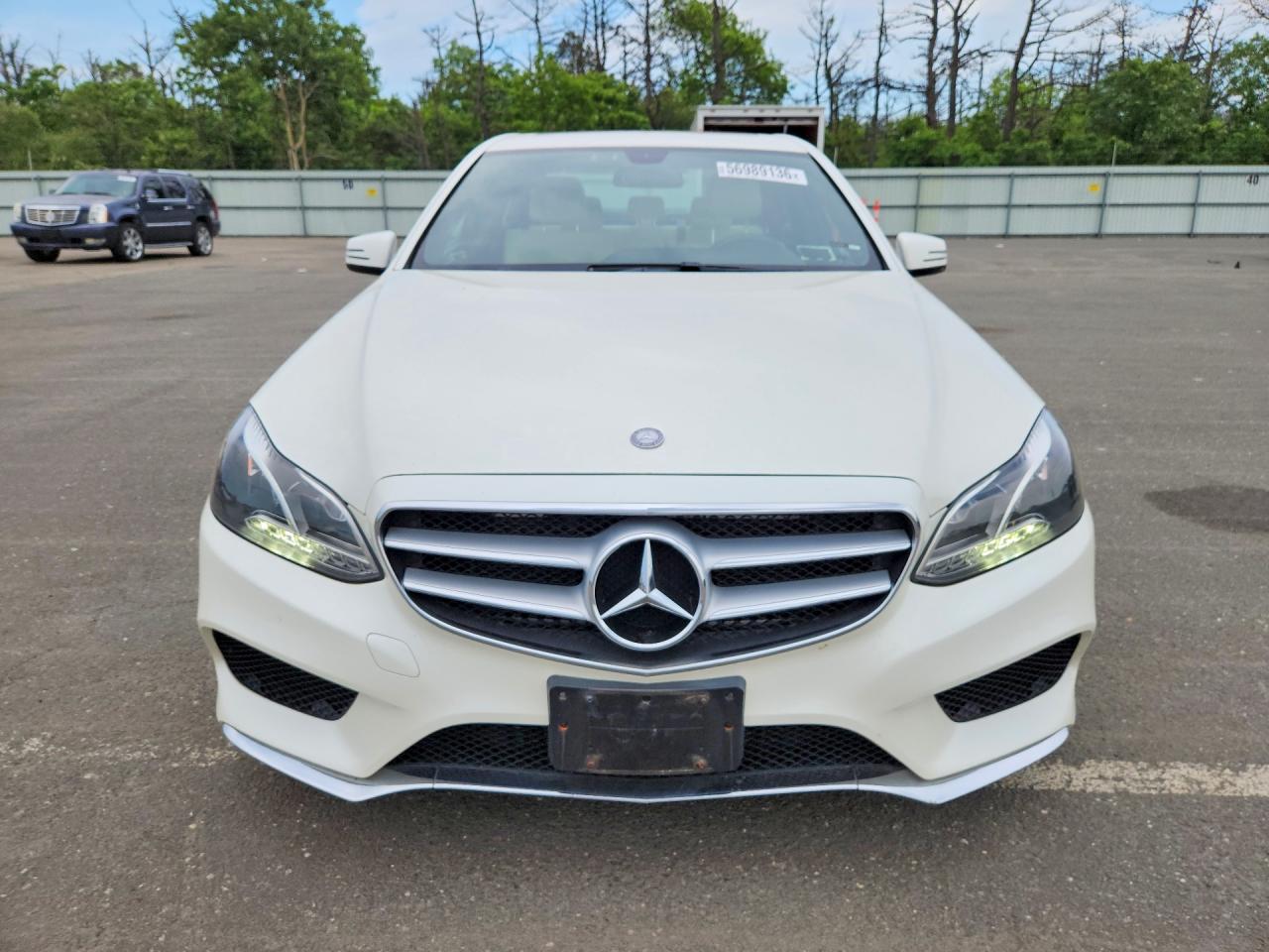 2014 Mercedes-benz E 550 4matic Белый vin: WDDHF9BB4EB000041
