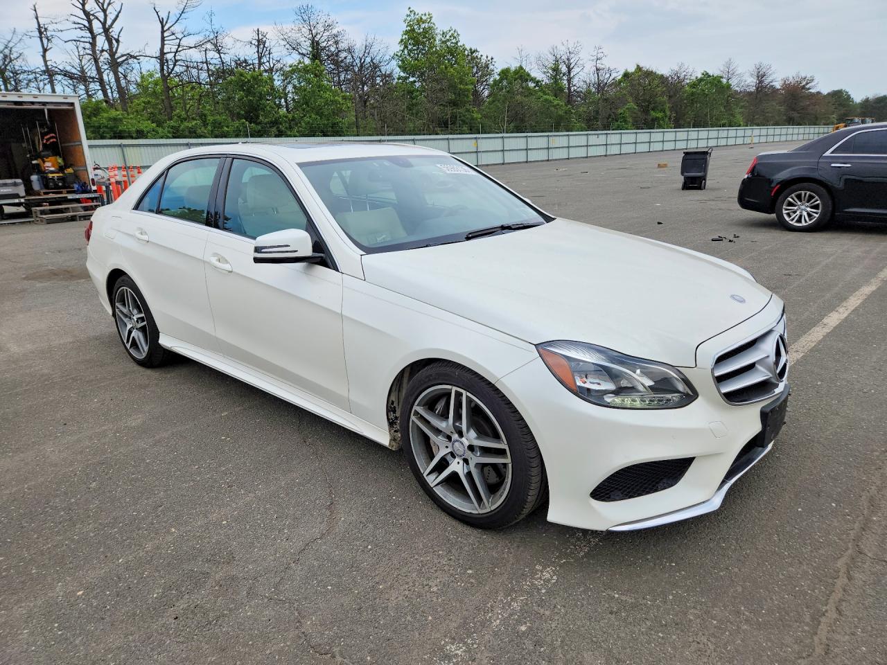 2014 Mercedes-benz E 550 4matic Белый vin: WDDHF9BB4EB000041