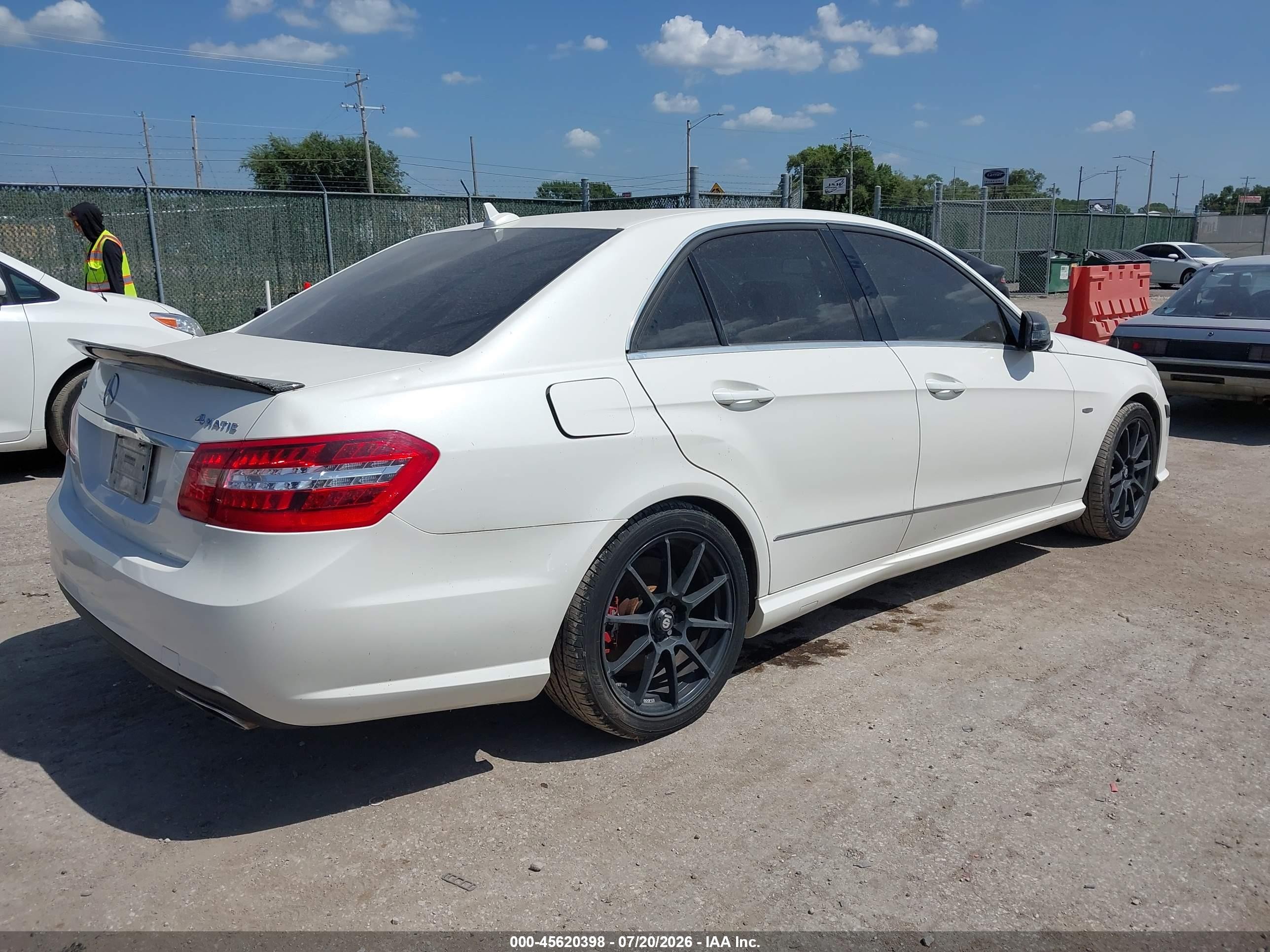 2012 Mercedes-benz E 550 4matic White vin: WDDHF9BB5CA544020