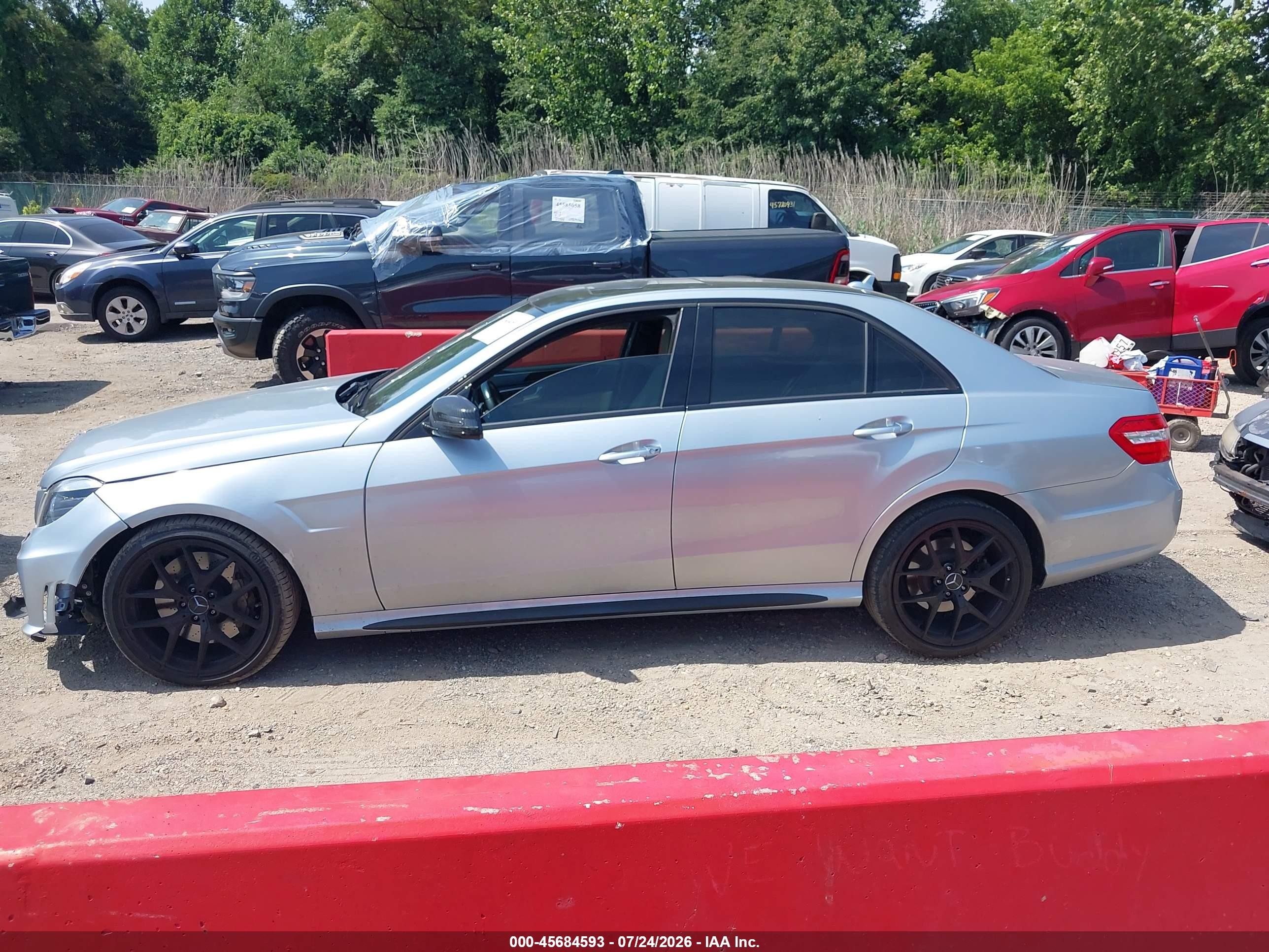 2013 Mercedes-benz E 550 4matic Silver vin: WDDHF9BB6DA720350