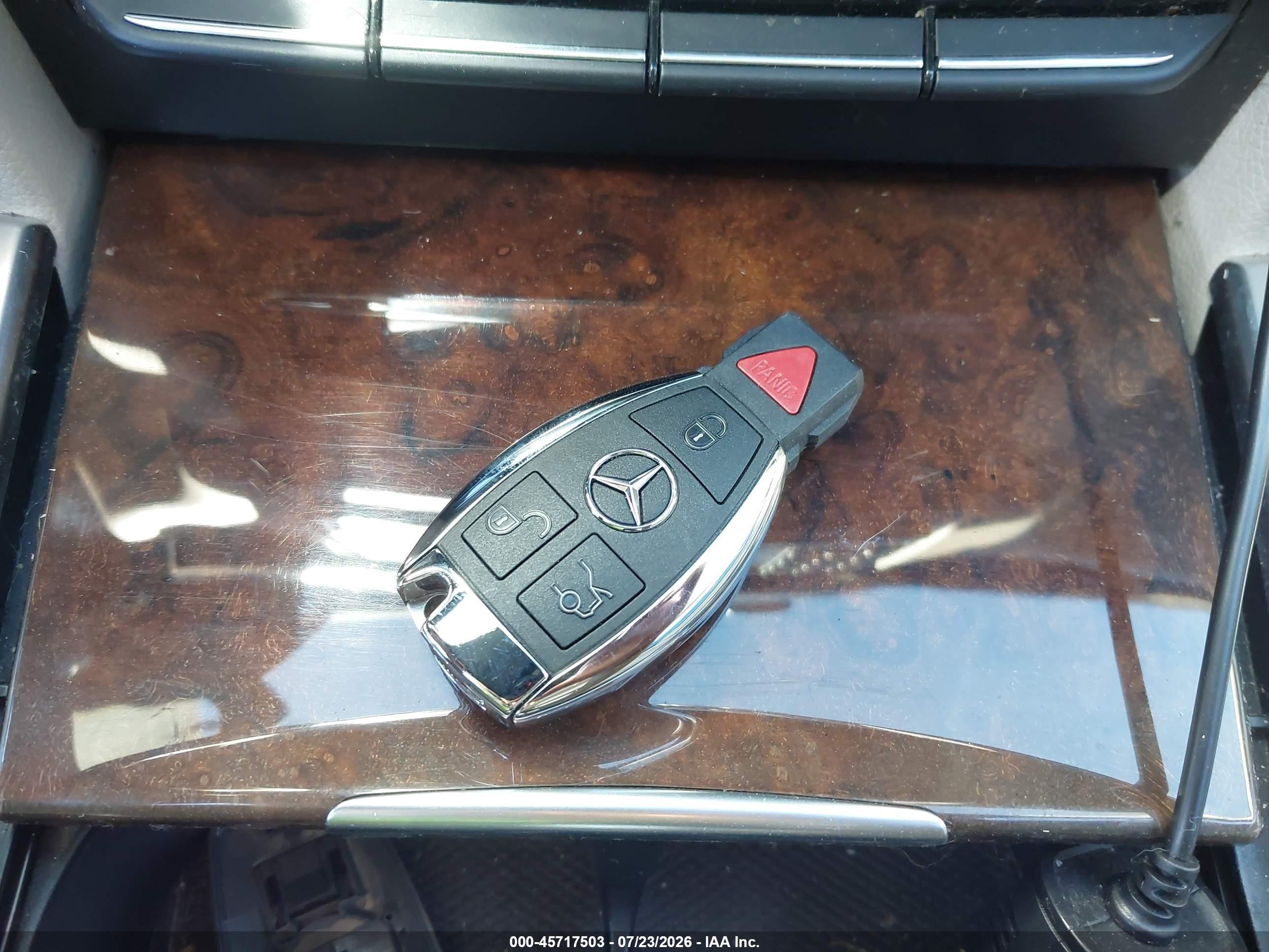 2014 Mercedes-benz E 550 4matic Синий vin: WDDHF9BBXEB026269