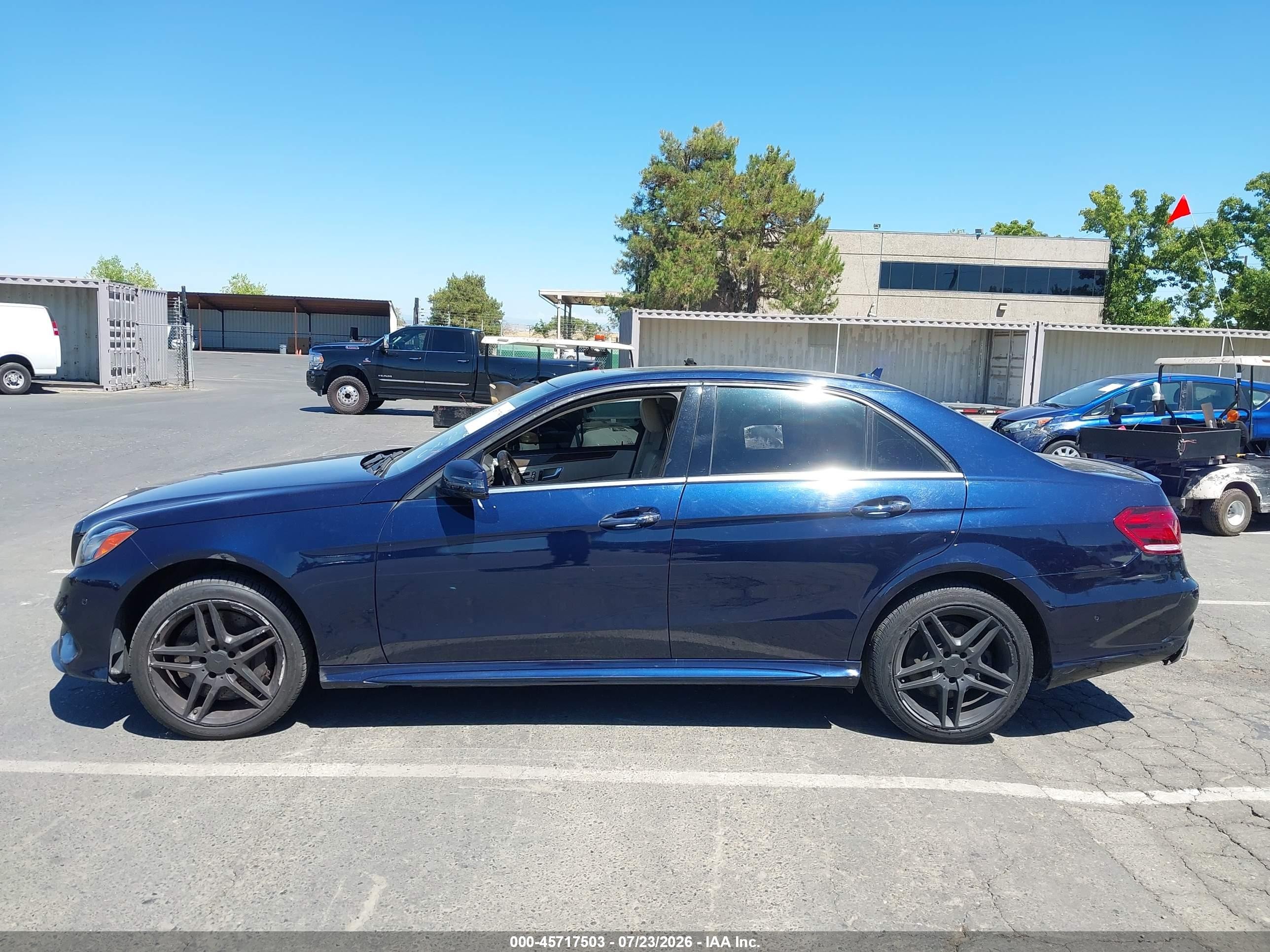 2014 Mercedes-benz E 550 4matic Синий vin: WDDHF9BBXEB026269
