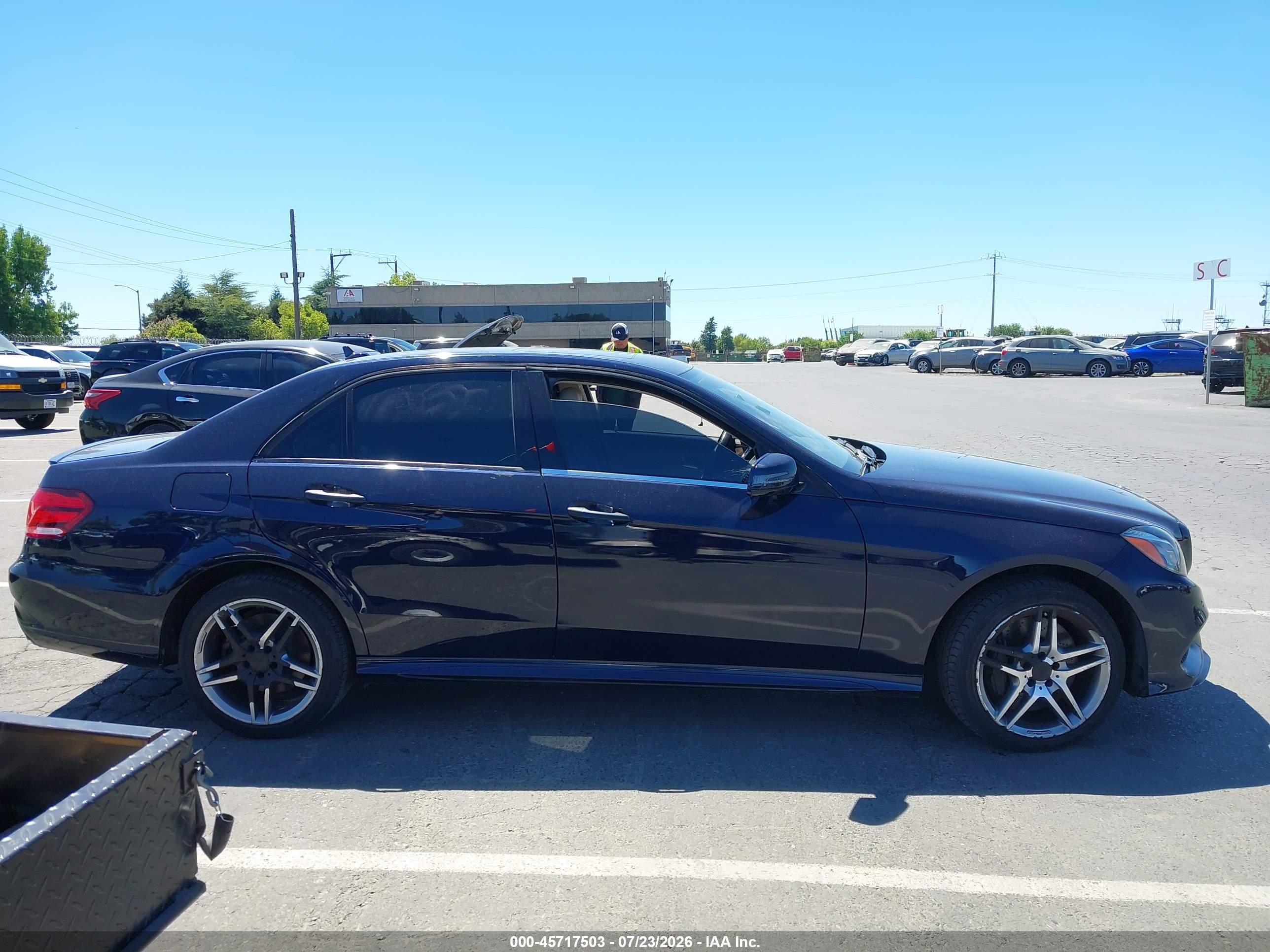 2014 Mercedes-benz E 550 4matic Синий vin: WDDHF9BBXEB026269