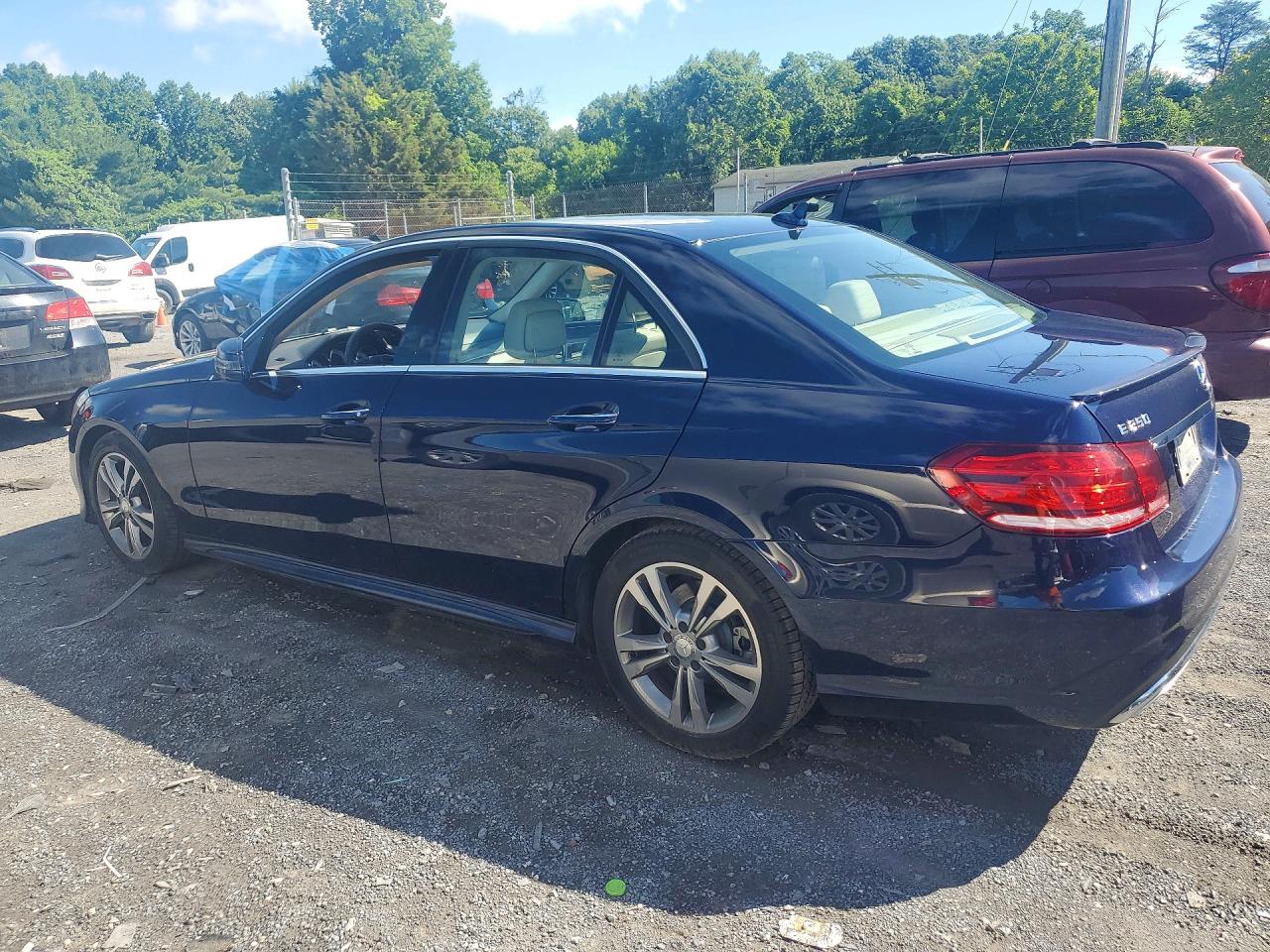 2014 Mercedes-benz E 250 Bluetec Blue vin: WDDHF9HB8EB033972