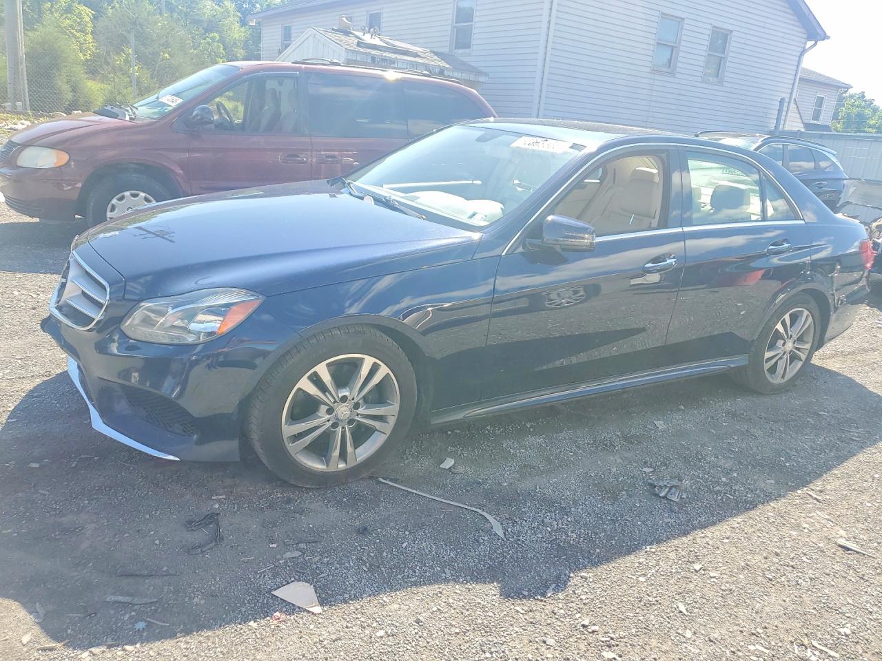 2014 Mercedes-benz E 250 Bluetec Blue vin: WDDHF9HB8EB033972