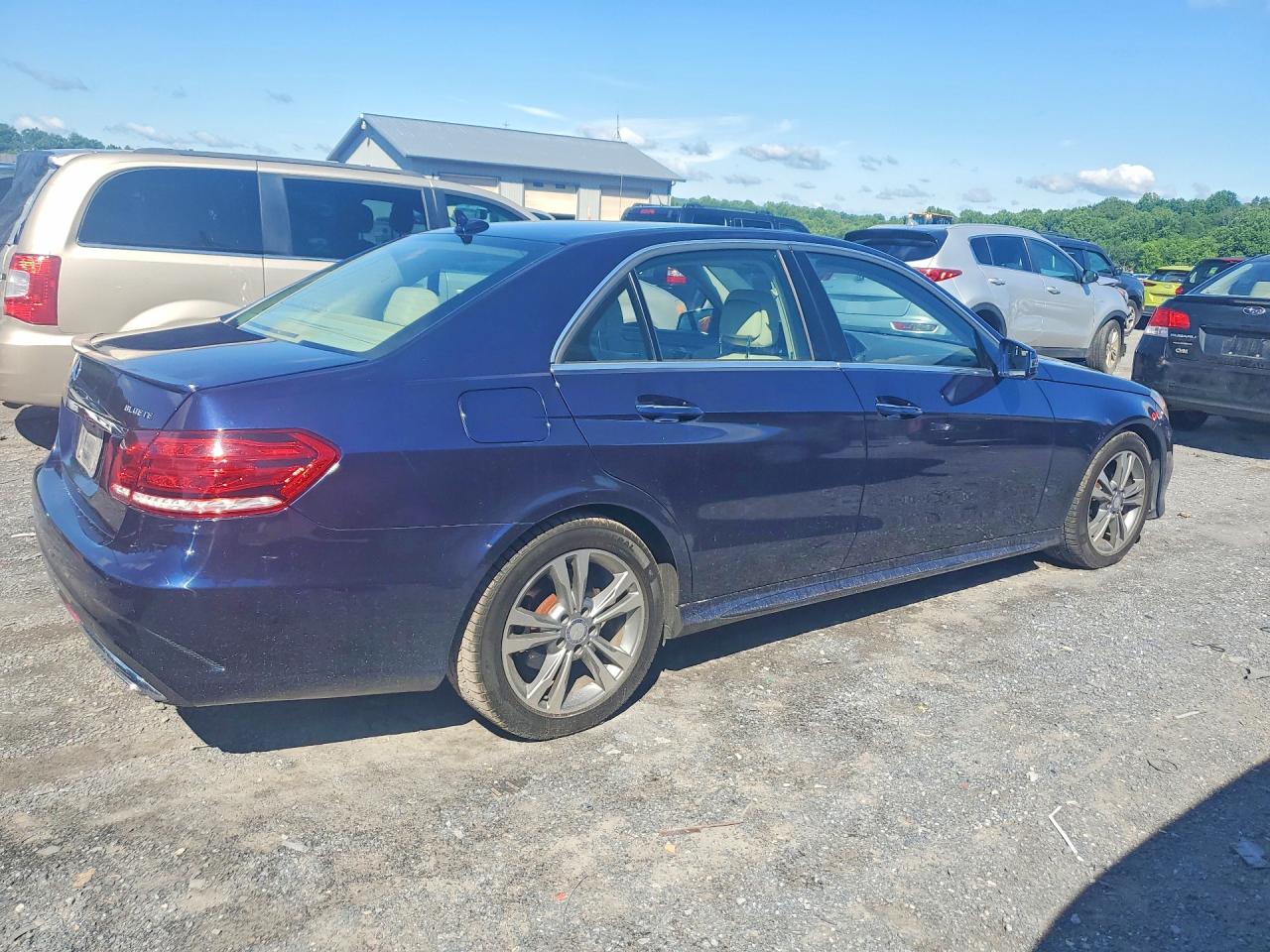 2014 Mercedes-benz E 250 Bluetec Blue vin: WDDHF9HB8EB033972