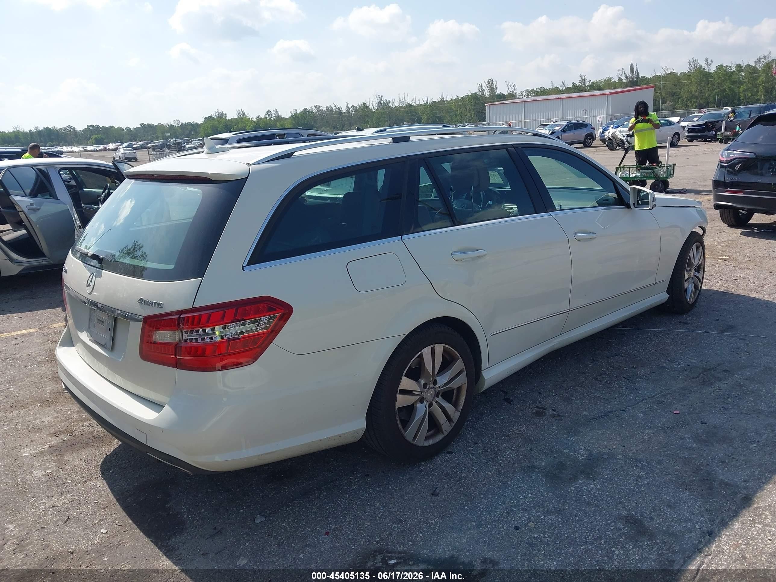 2011 Mercedes-benz E 350 4matic Белый vin: WDDHH8HB1BA275170