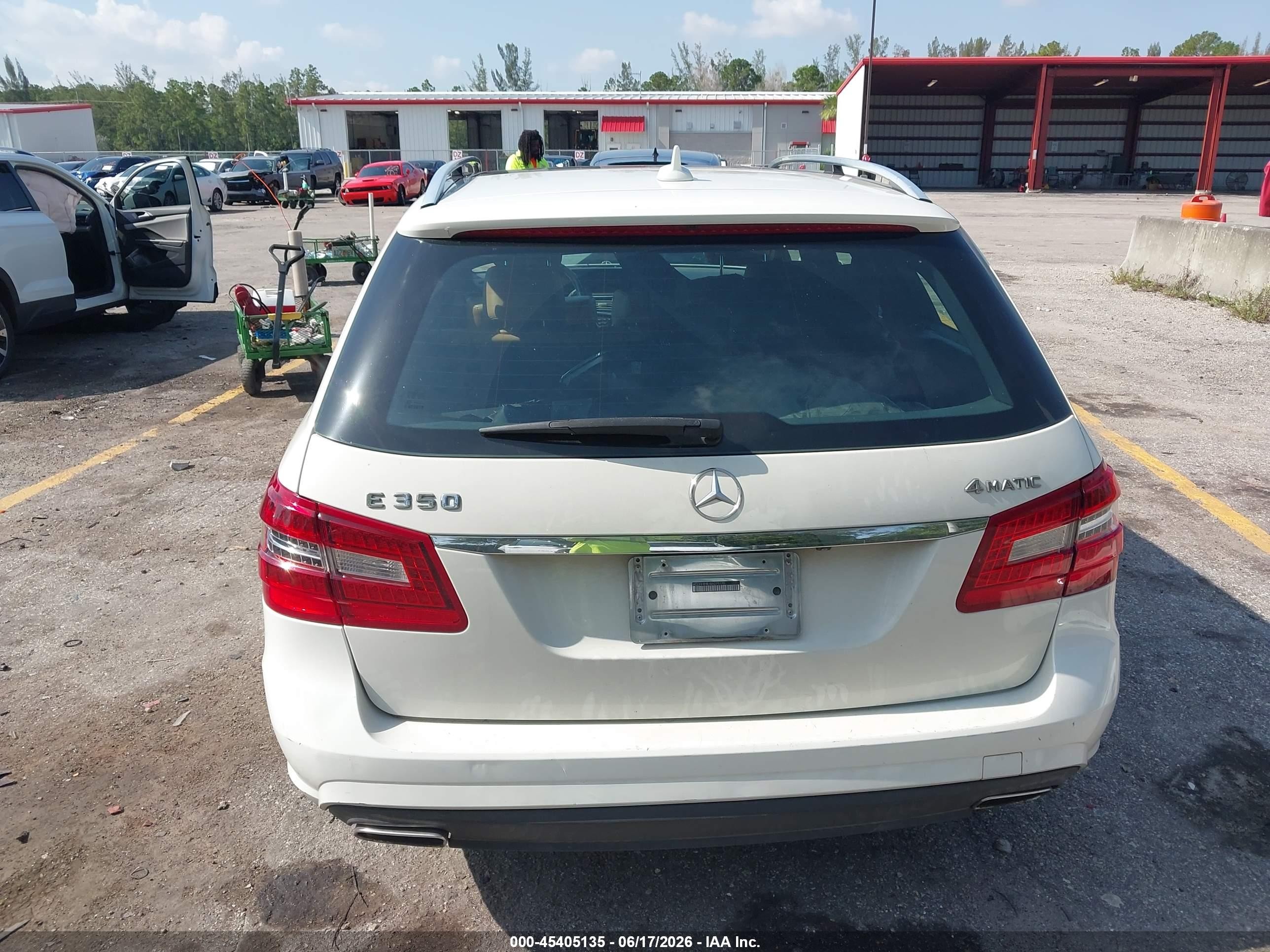 2011 Mercedes-benz E 350 4matic Белый vin: WDDHH8HB1BA275170