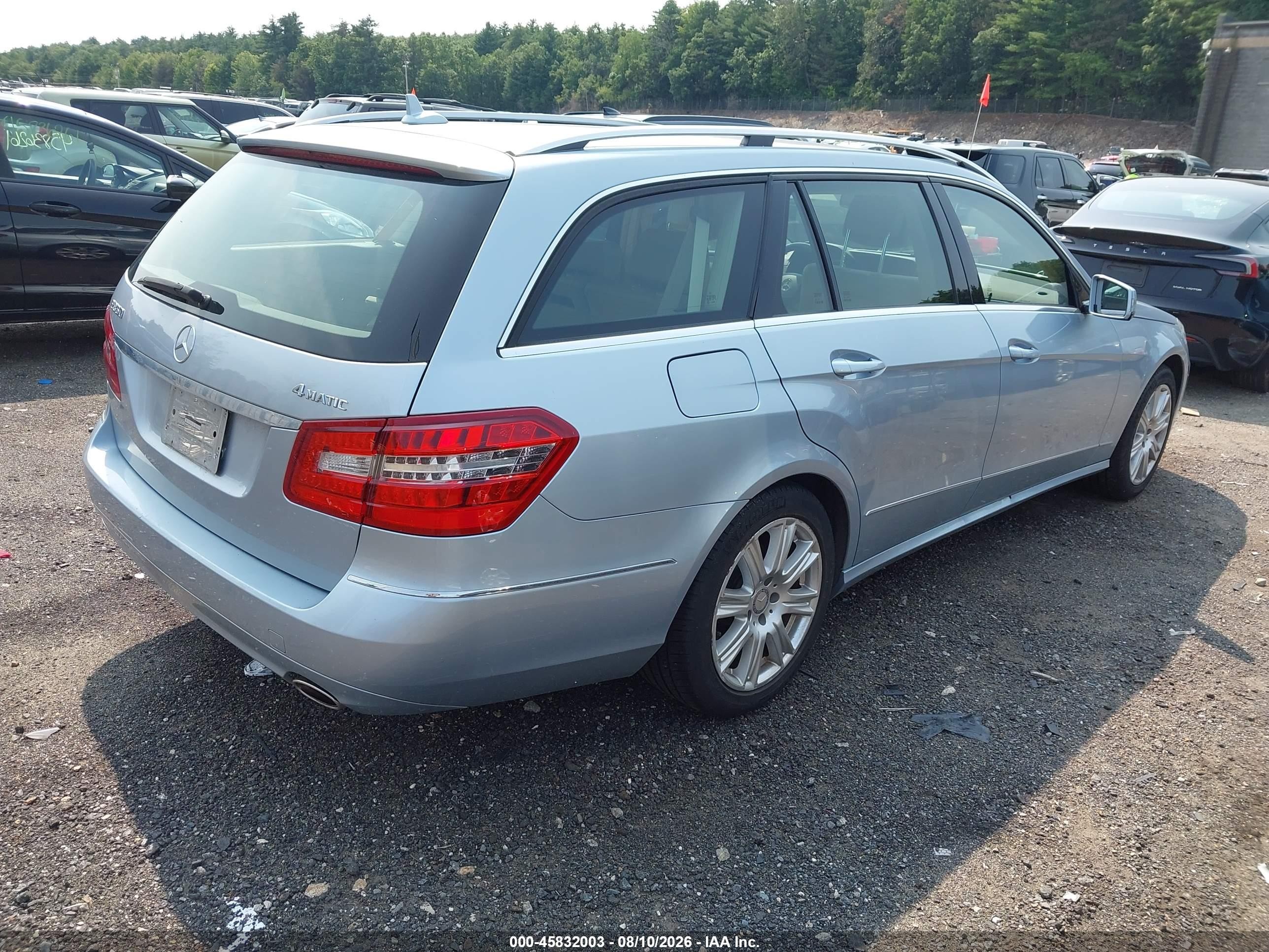 2013 Mercedes-benz E 350 4matic Light Blue vin: WDDHH8JBXDA728151
