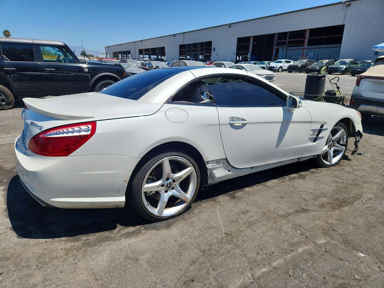 2013 Mercedes-benz Sl 550 White vin: WDDJK7DA1DF014010