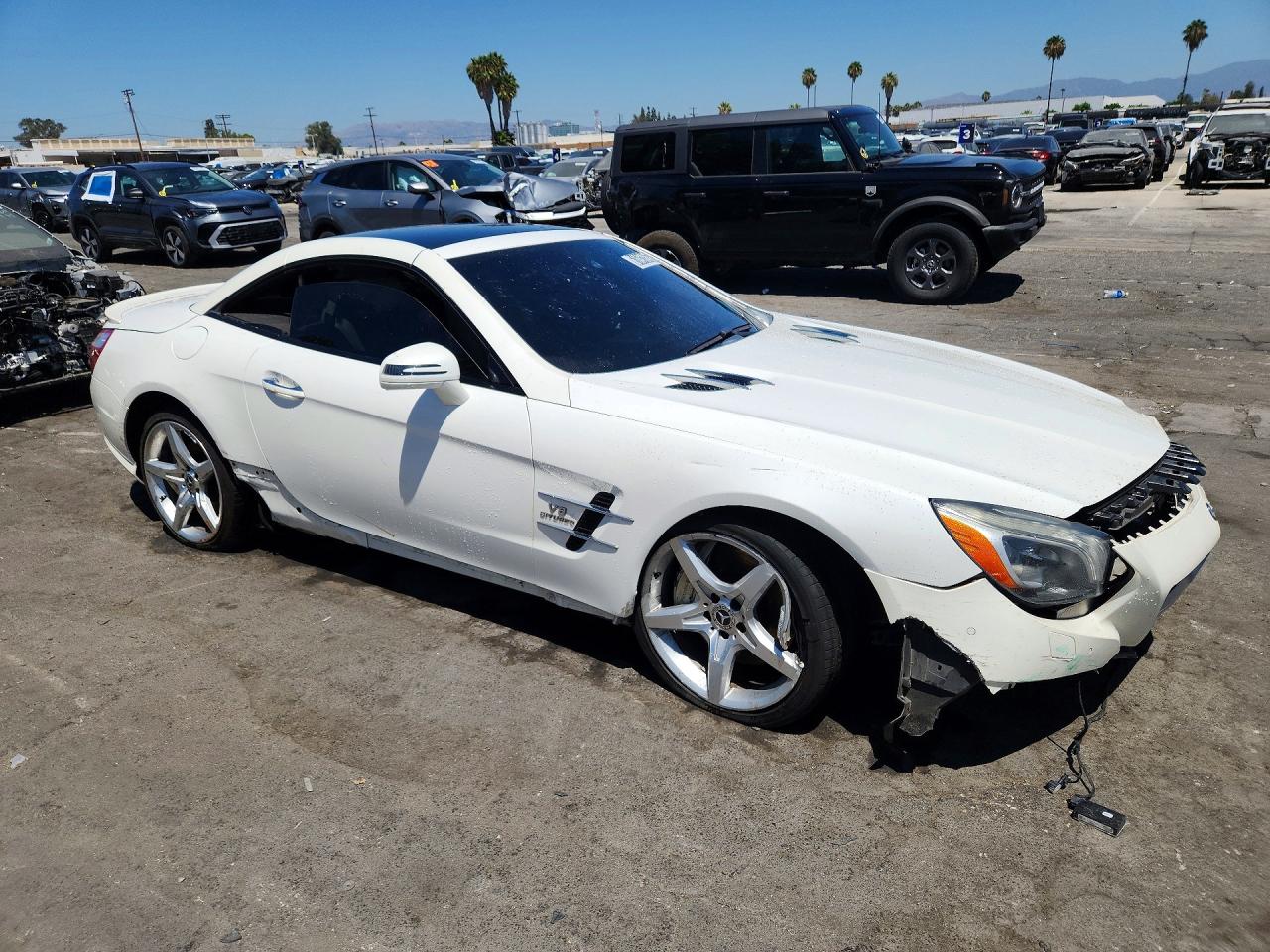 2013 Mercedes-benz Sl 550 White vin: WDDJK7DA1DF014010