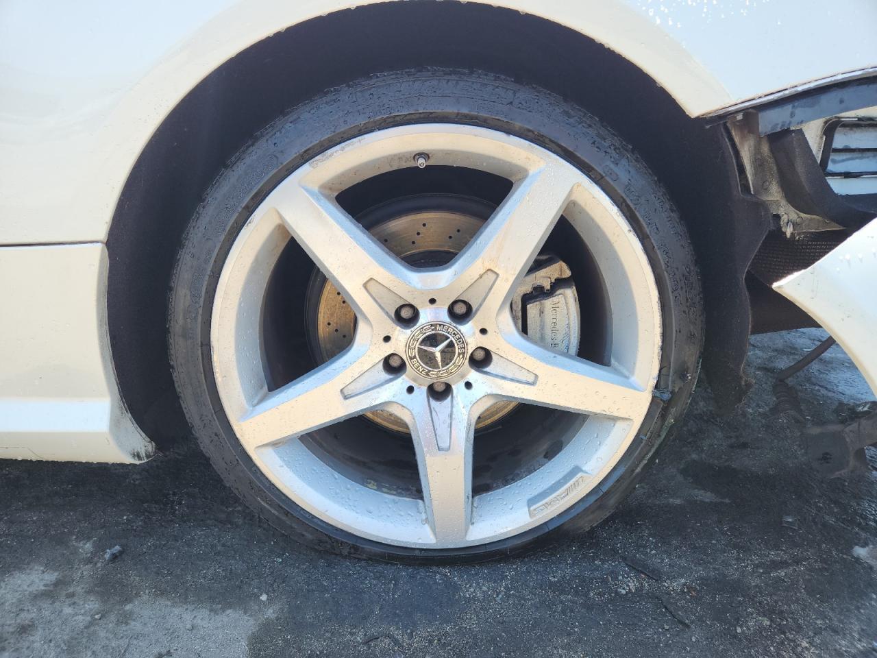 2013 Mercedes-benz Sl 550 White vin: WDDJK7DA1DF014010 Damage: Left Rear Wheel, Curb Rash, 6 To 7 Inches