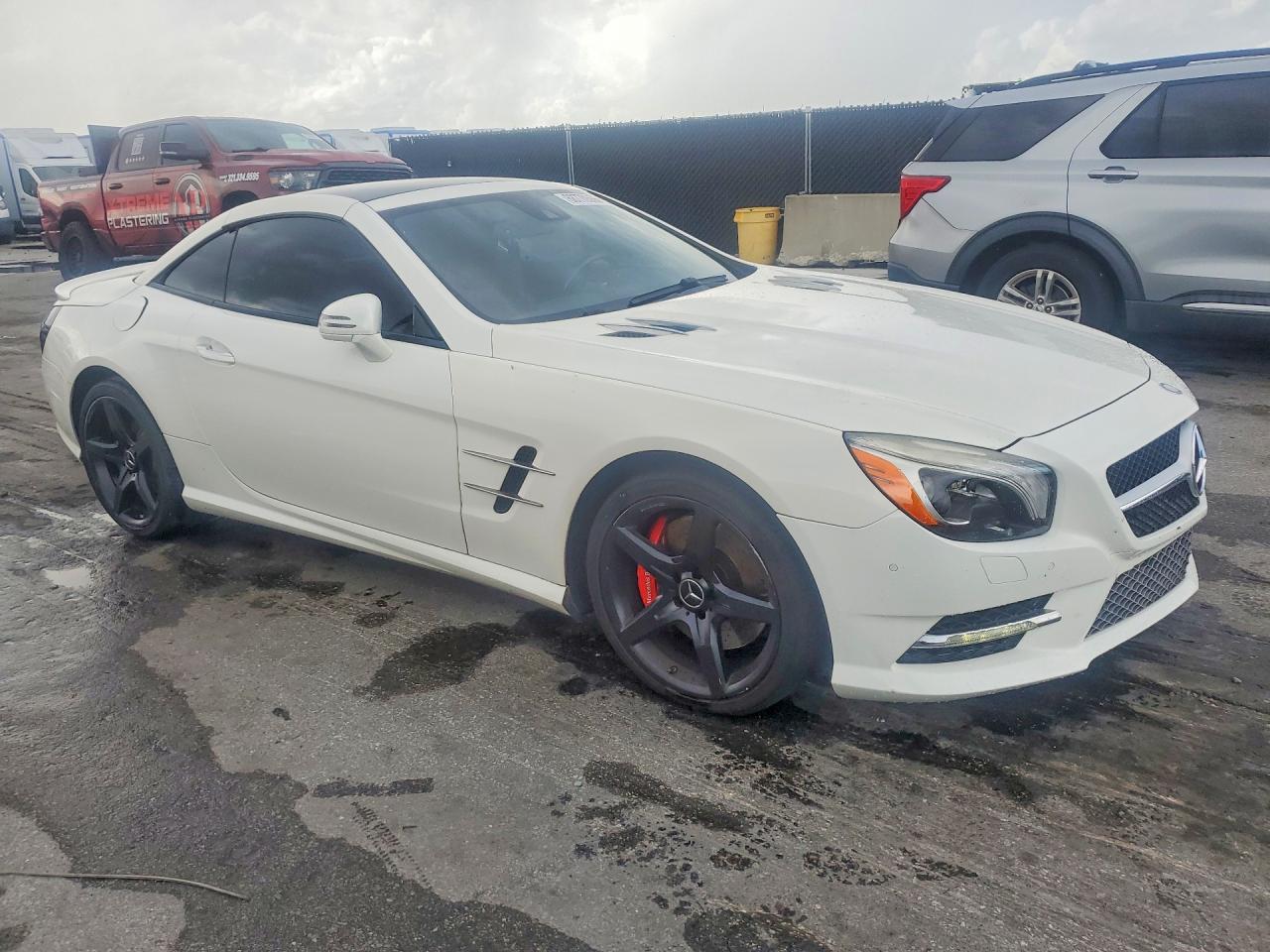2013 Mercedes-benz Sl 550 White vin: WDDJK7DA4DF020724