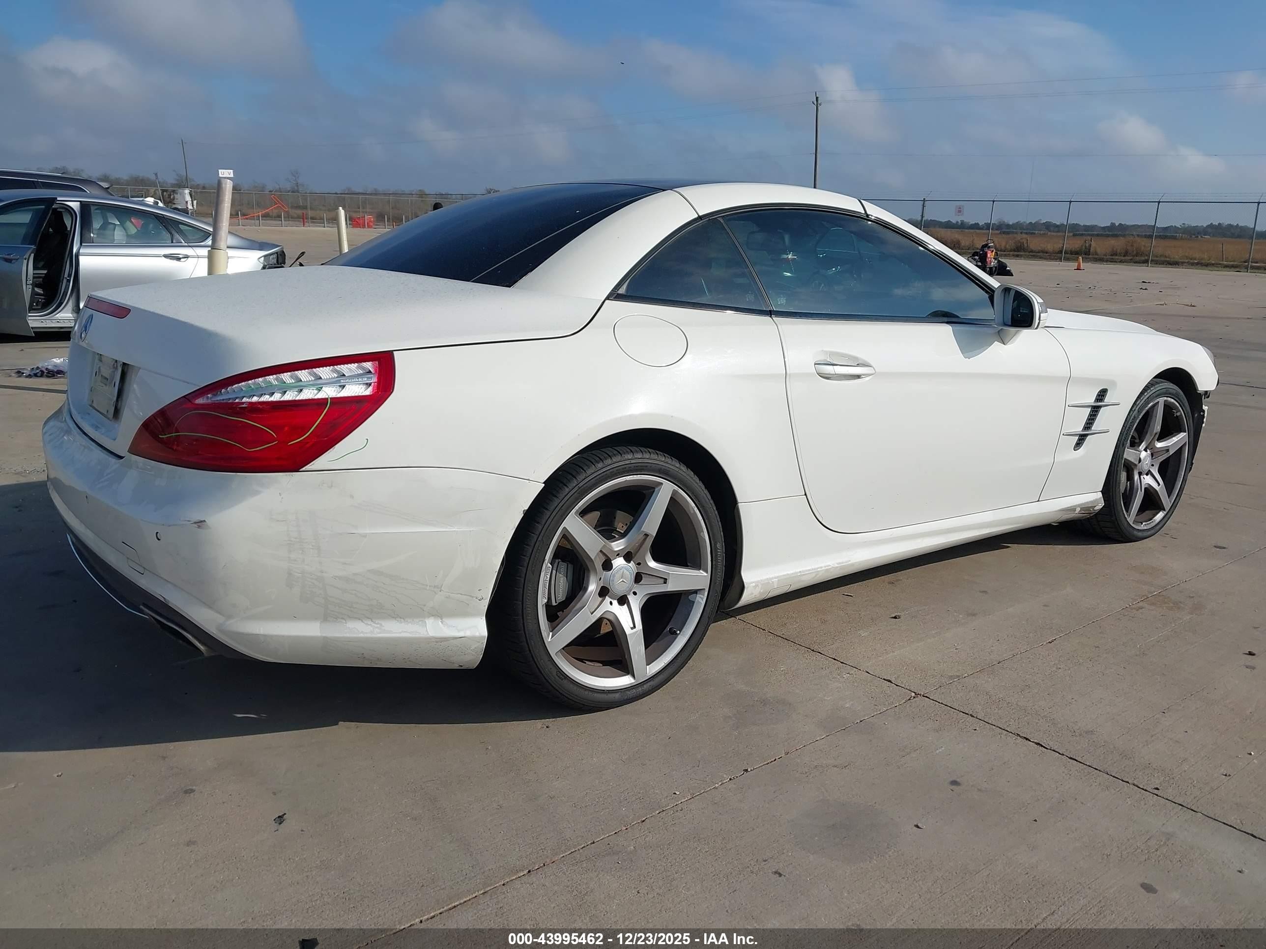 2014 Mercedes-benz Sl 550   White vin: WDDJK7DA4EF024144