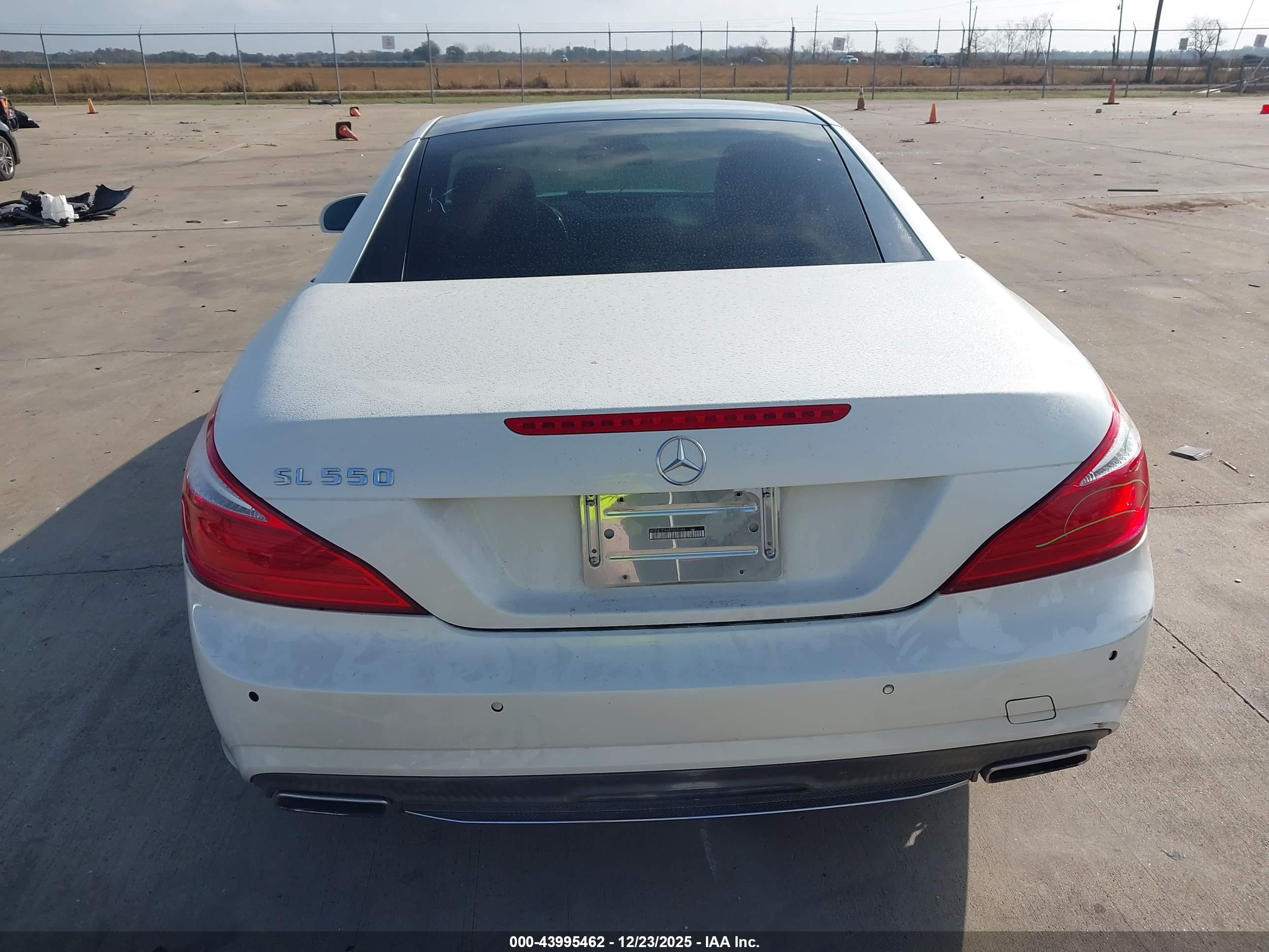 2014 Mercedes-benz Sl 550   White vin: WDDJK7DA4EF024144