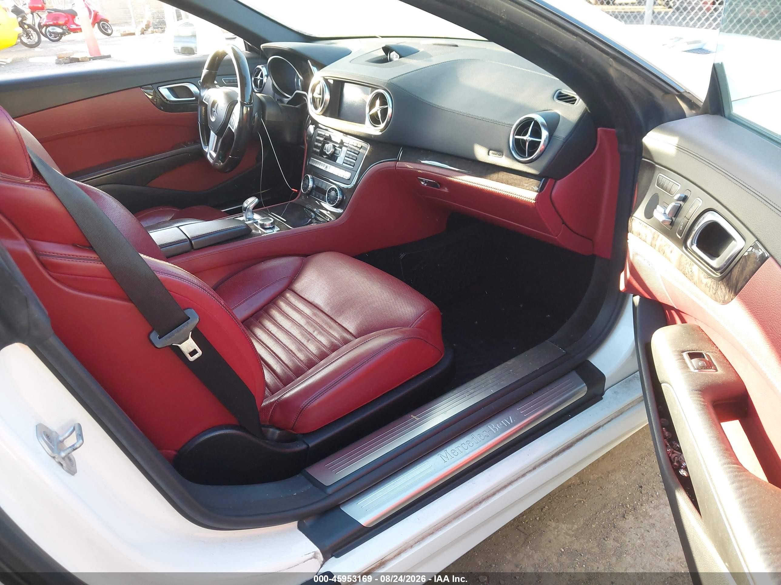 2013 Mercedes-benz Sl 550   Белый vin: WDDJK7DA5DF009988