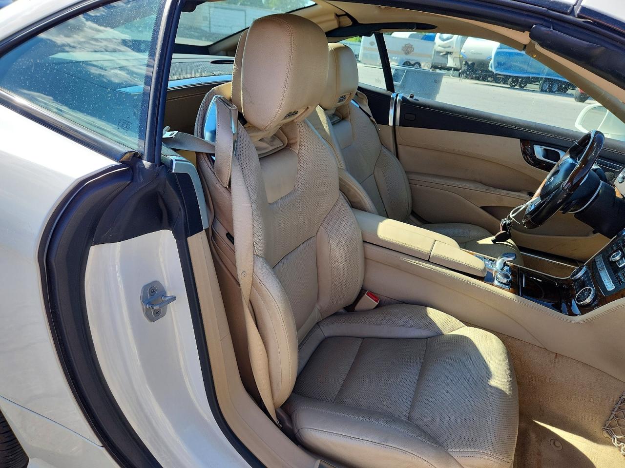 2013 Mercedes-benz Sl 550 White vin: WDDJK7DA6DF008414