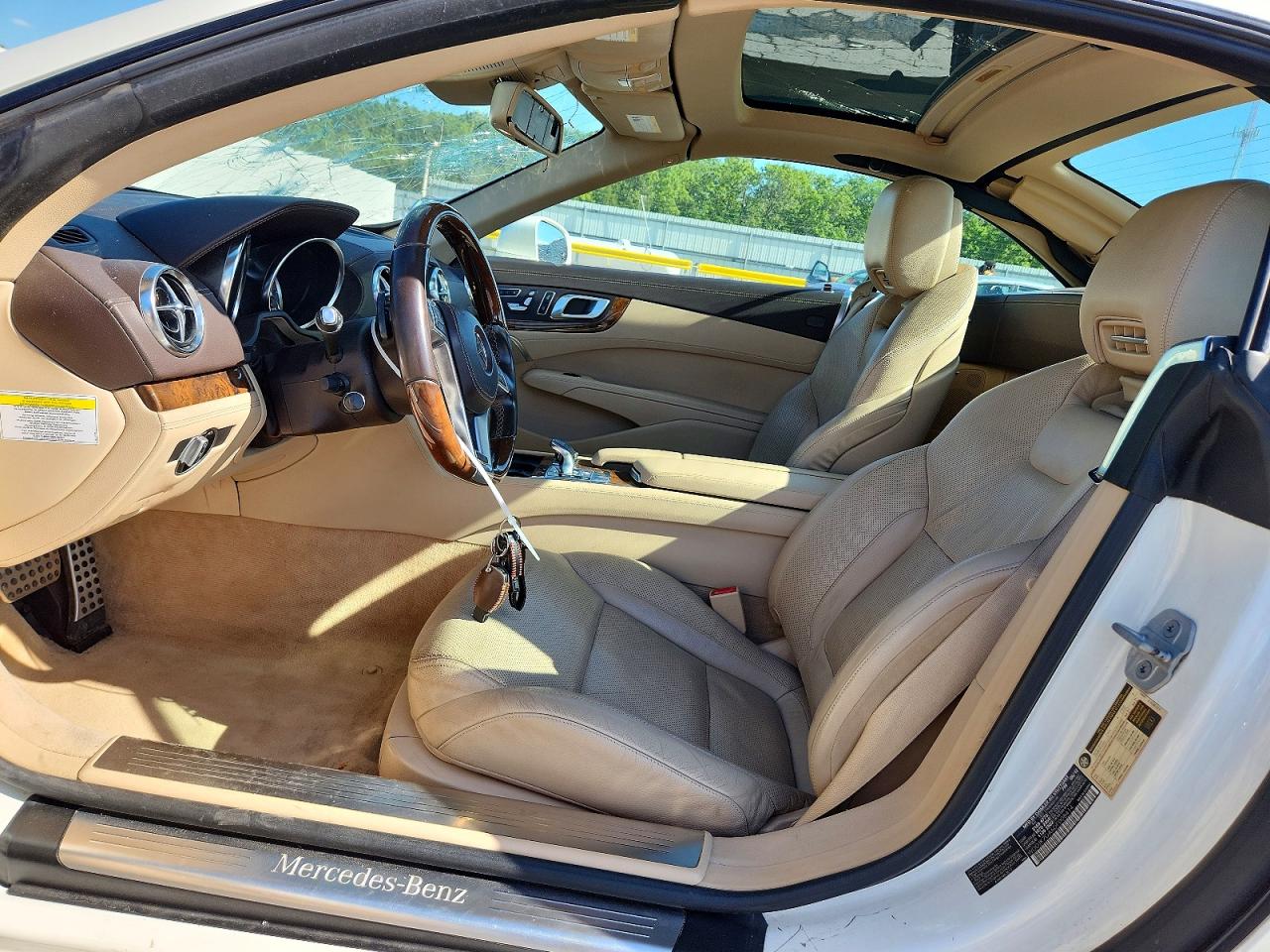 2013 Mercedes-benz Sl 550 White vin: WDDJK7DA6DF008414