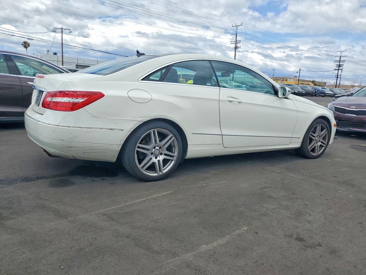 2010 Mercedes-benz E 350 Белый vin: WDDKJ5GB0AF017833