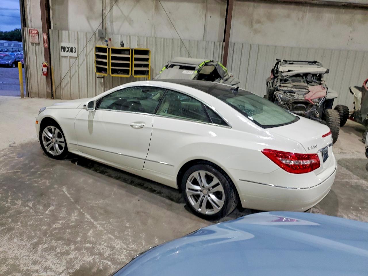 2010 Mercedes-benz E 350 Белый vin: WDDKJ5GB7AF005307