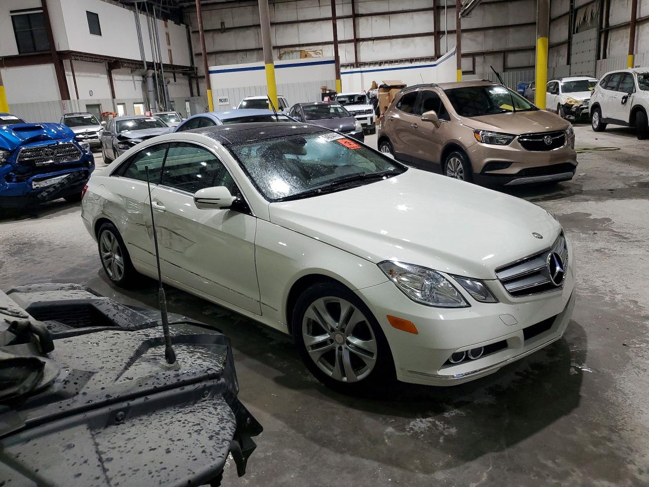 2010 Mercedes-benz E 350 Белый vin: WDDKJ5GB7AF005307