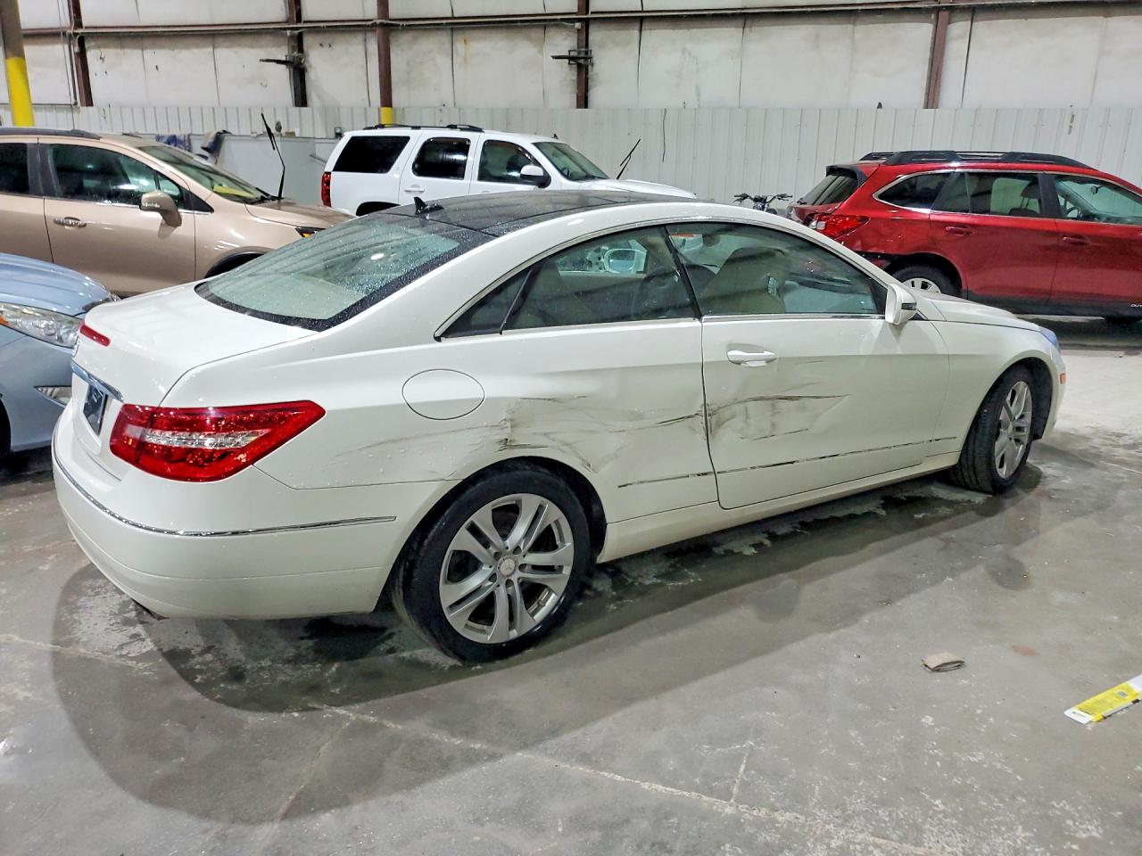 2010 Mercedes-benz E 350 Белый vin: WDDKJ5GB7AF005307