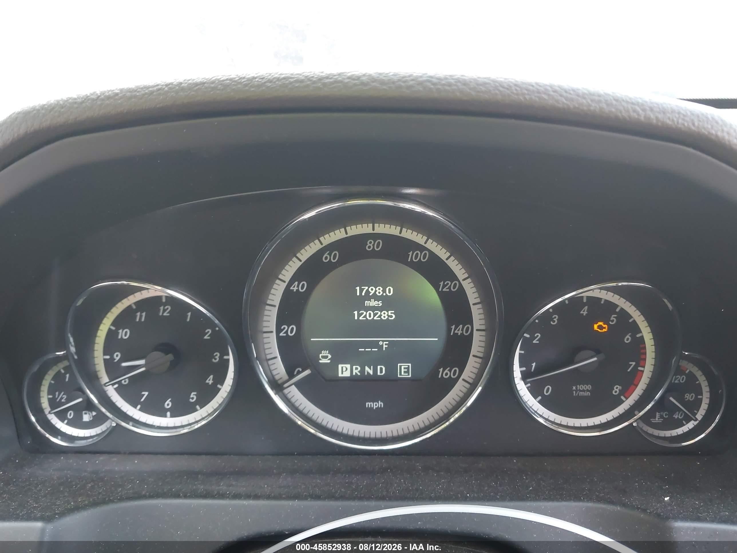 2011 Mercedes-benz E 350   Red vin: WDDKJ5GBXBF094758