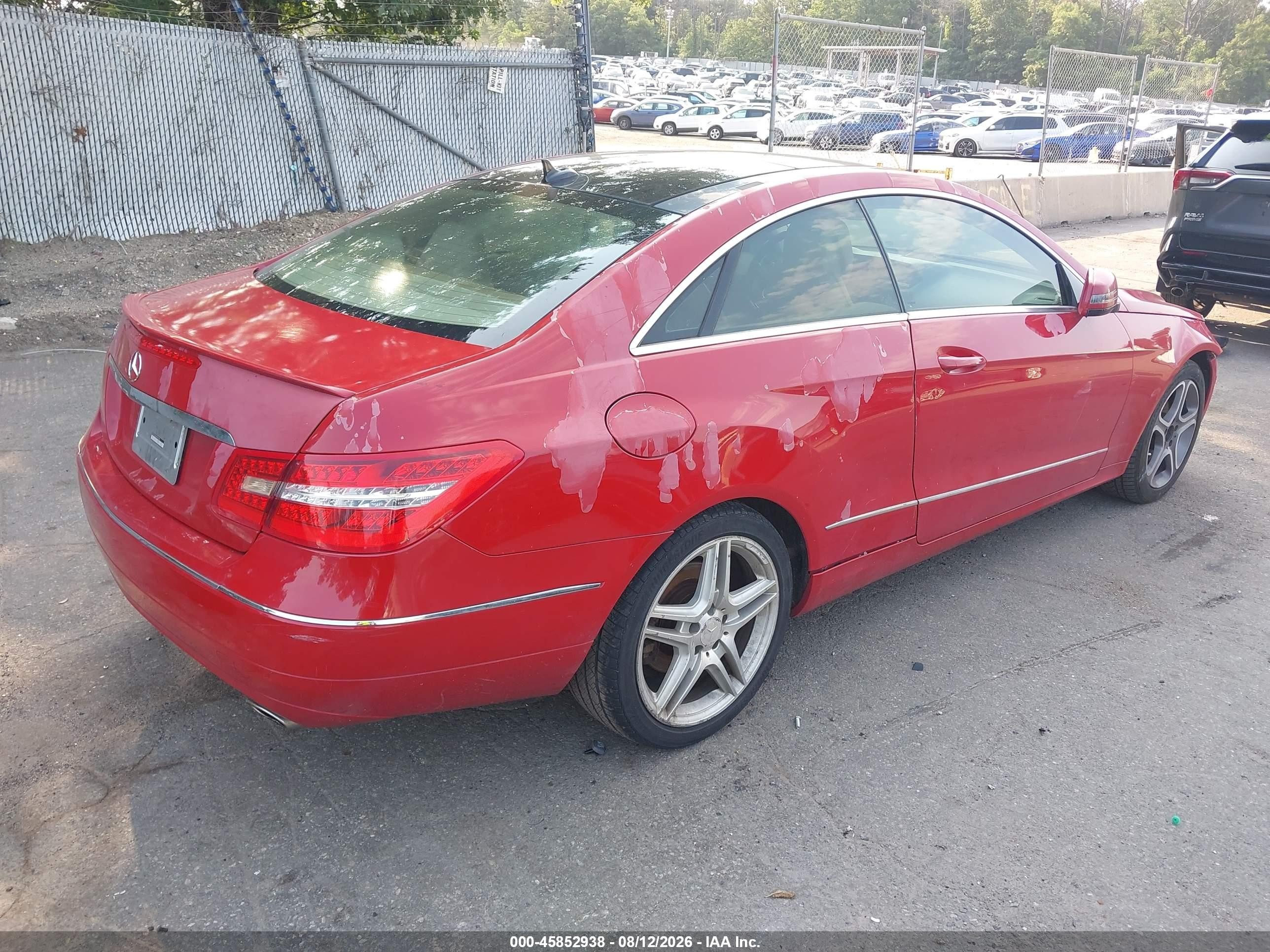 2011 Mercedes-benz E 350   Red vin: WDDKJ5GBXBF094758