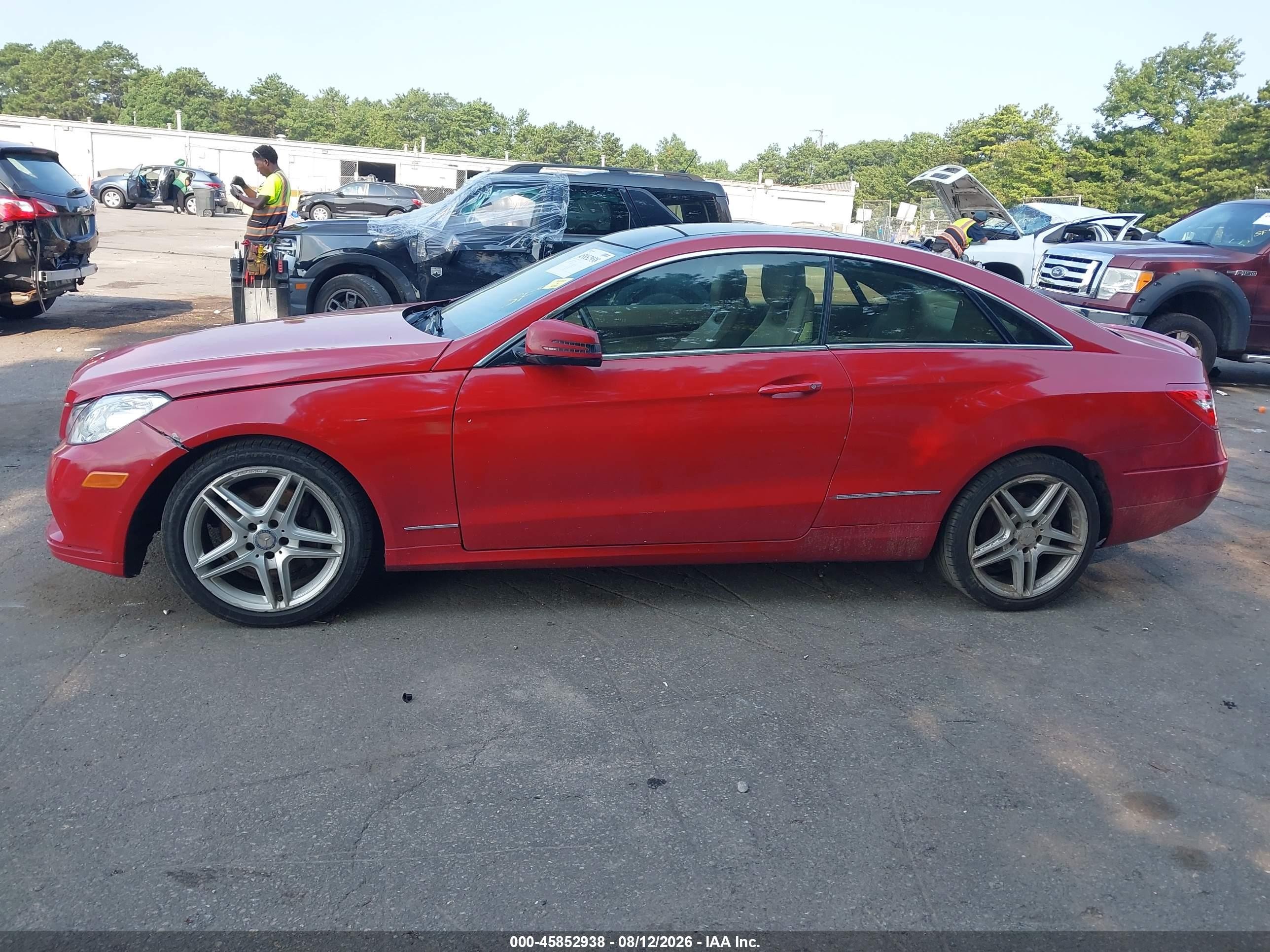 2011 Mercedes-benz E 350   Red vin: WDDKJ5GBXBF094758