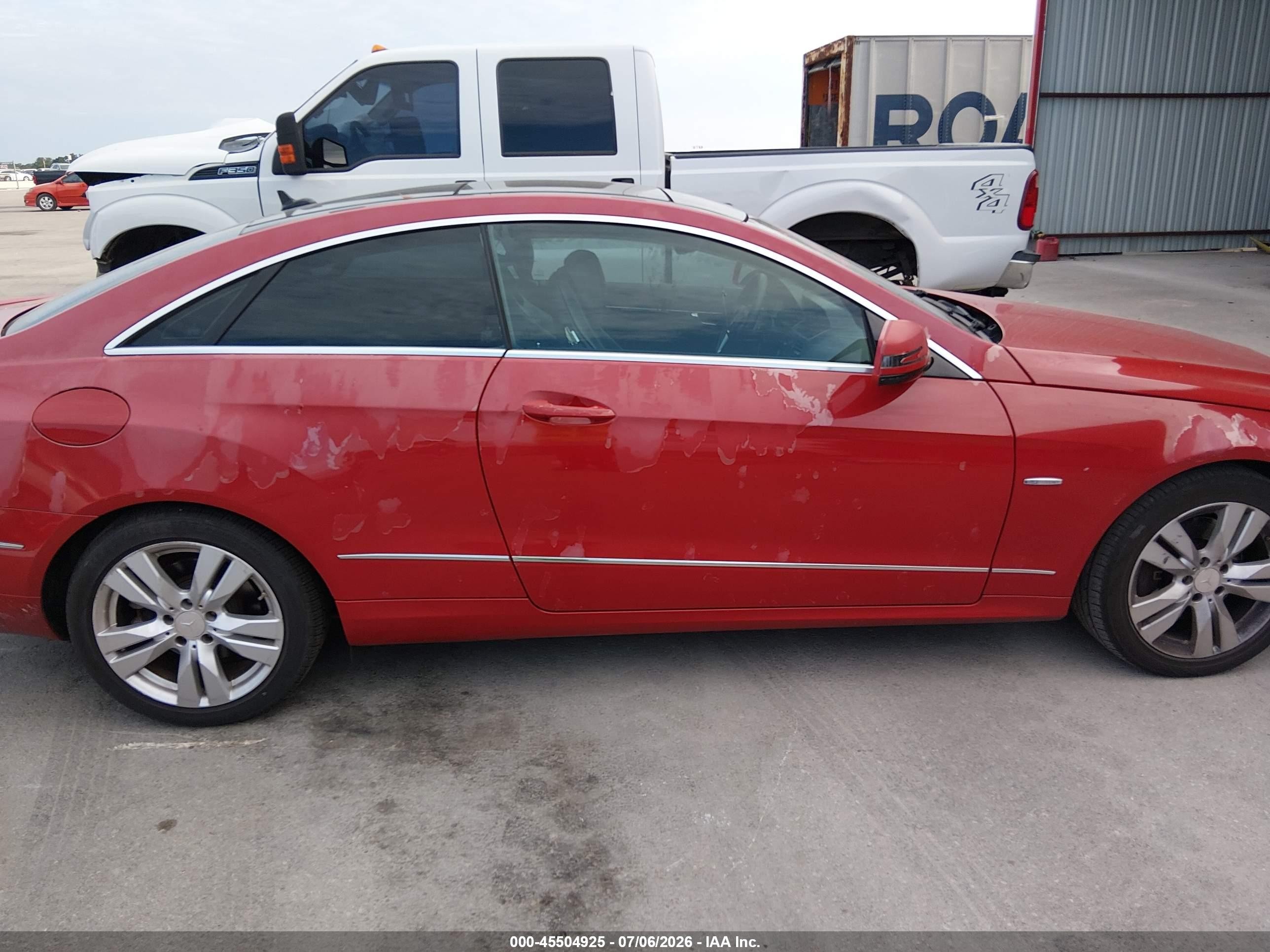 2012 Mercedes-benz E 350   Red vin: WDDKJ5KB0CF159772