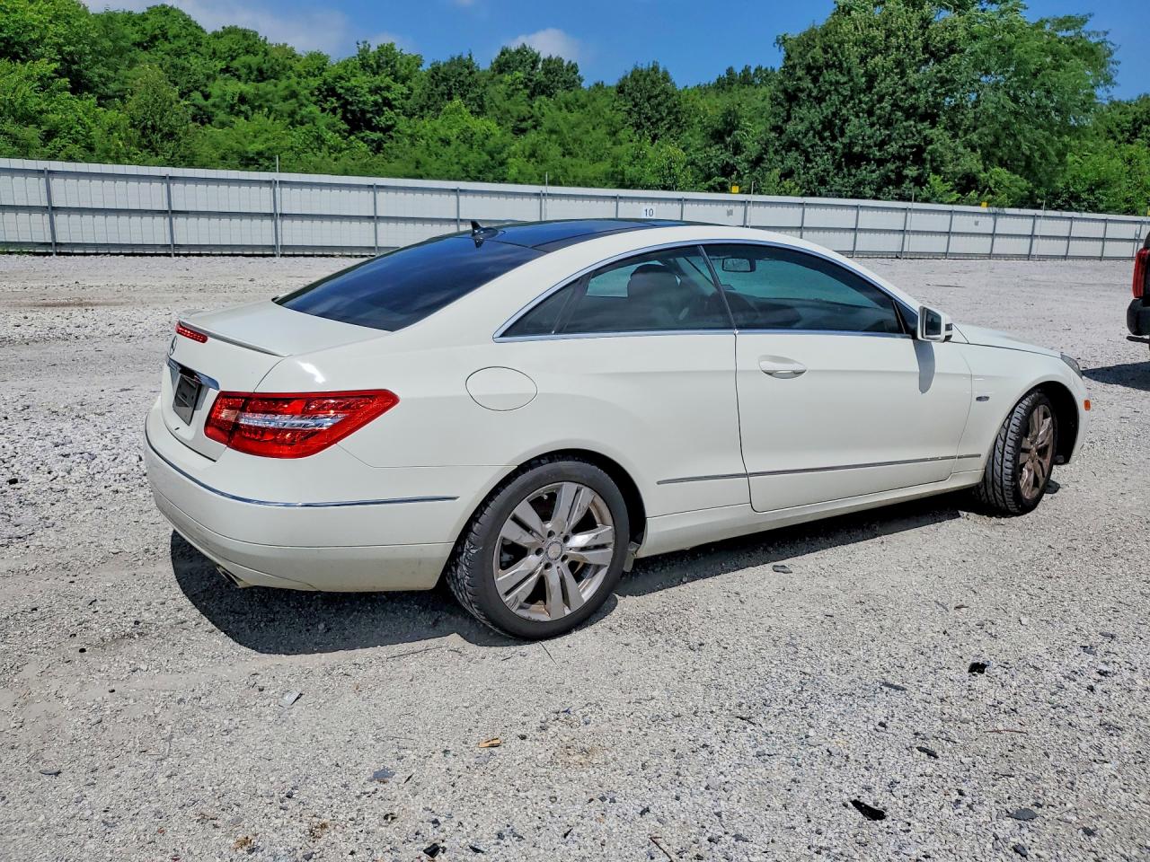2012 Mercedes-benz E 350 White vin: WDDKJ5KB0CF170061