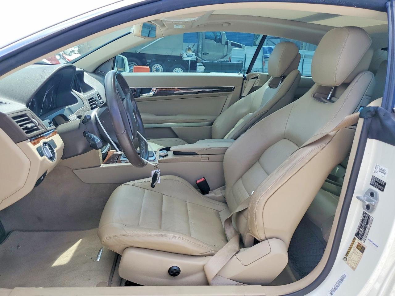 2012 Mercedes-benz E 350 White vin: WDDKJ5KB0CF170061