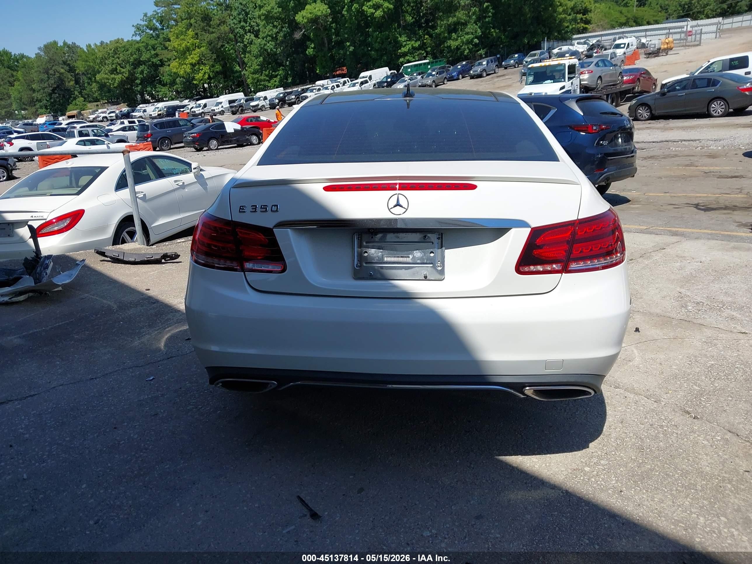 2014 Mercedes-benz E 350   Белый vin: WDDKJ5KB0EF241178