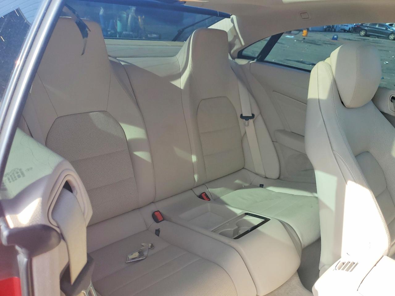 2014 Mercedes-benz E 350 Red vin: WDDKJ5KB0EF252438